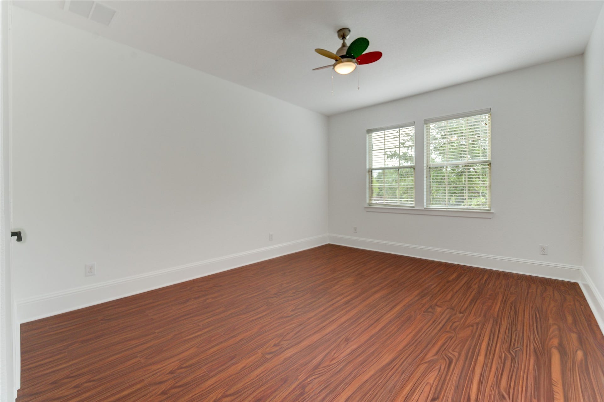 27715 Guthrie Ridge Ln, Katy, TX 77494 Secondary bedroom #3 upstairs.
