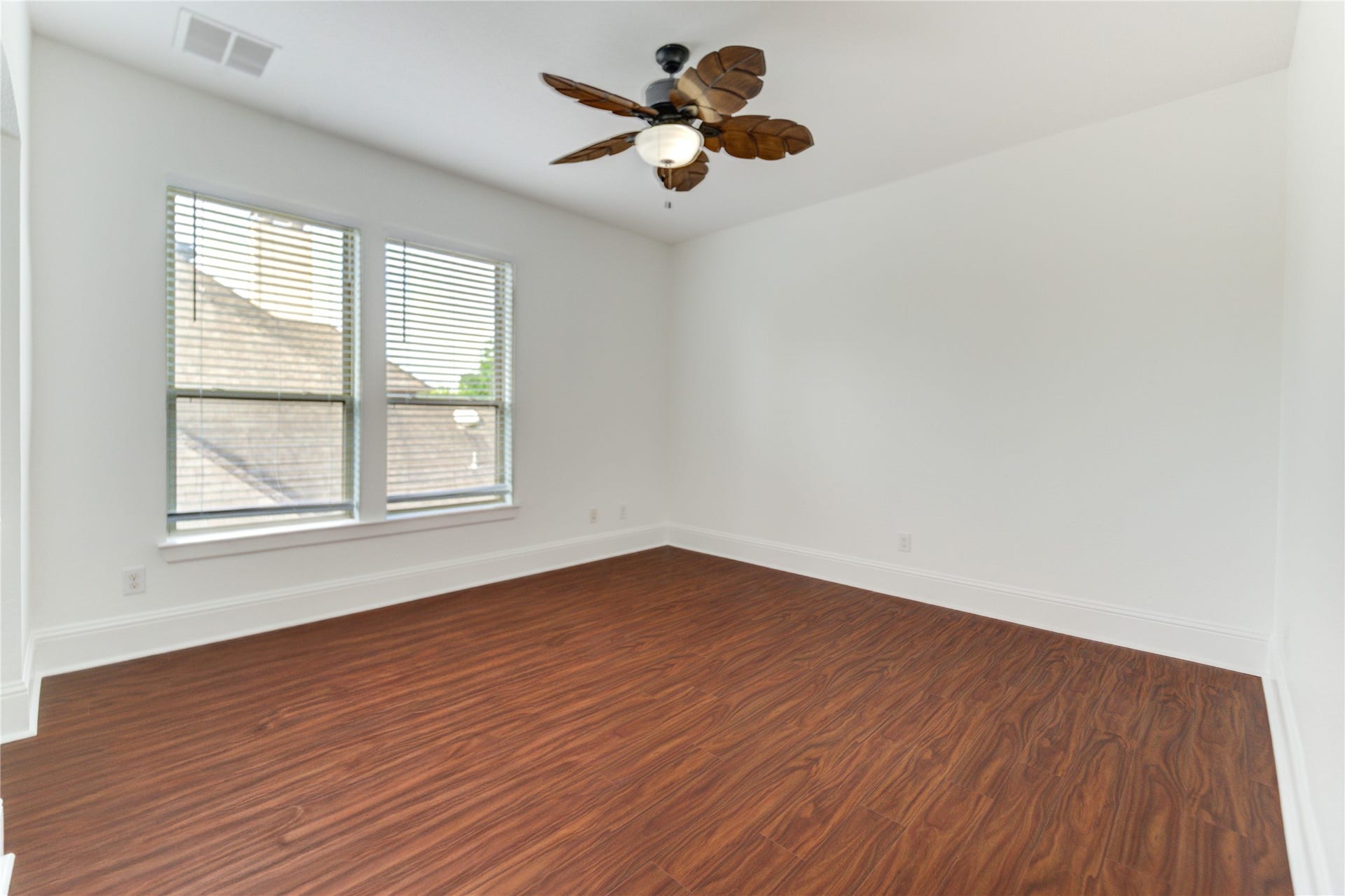 27715 Guthrie Ridge Ln, Katy, TX 77494 Secondary bedroom #4 upstairs.