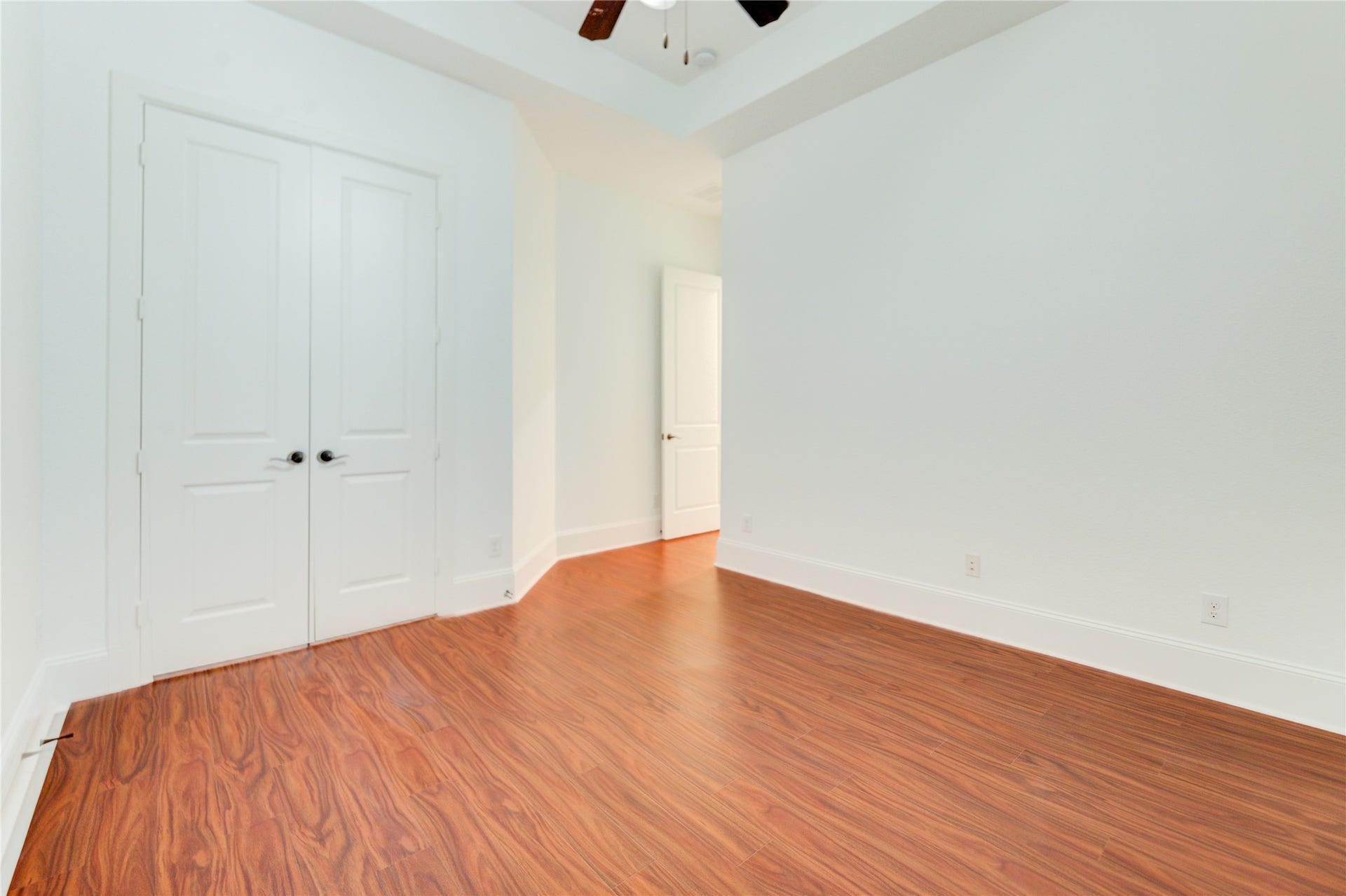 27715 Guthrie Ridge Ln, Katy, TX 77494 Guest bedroom on first floor with en suite bath.