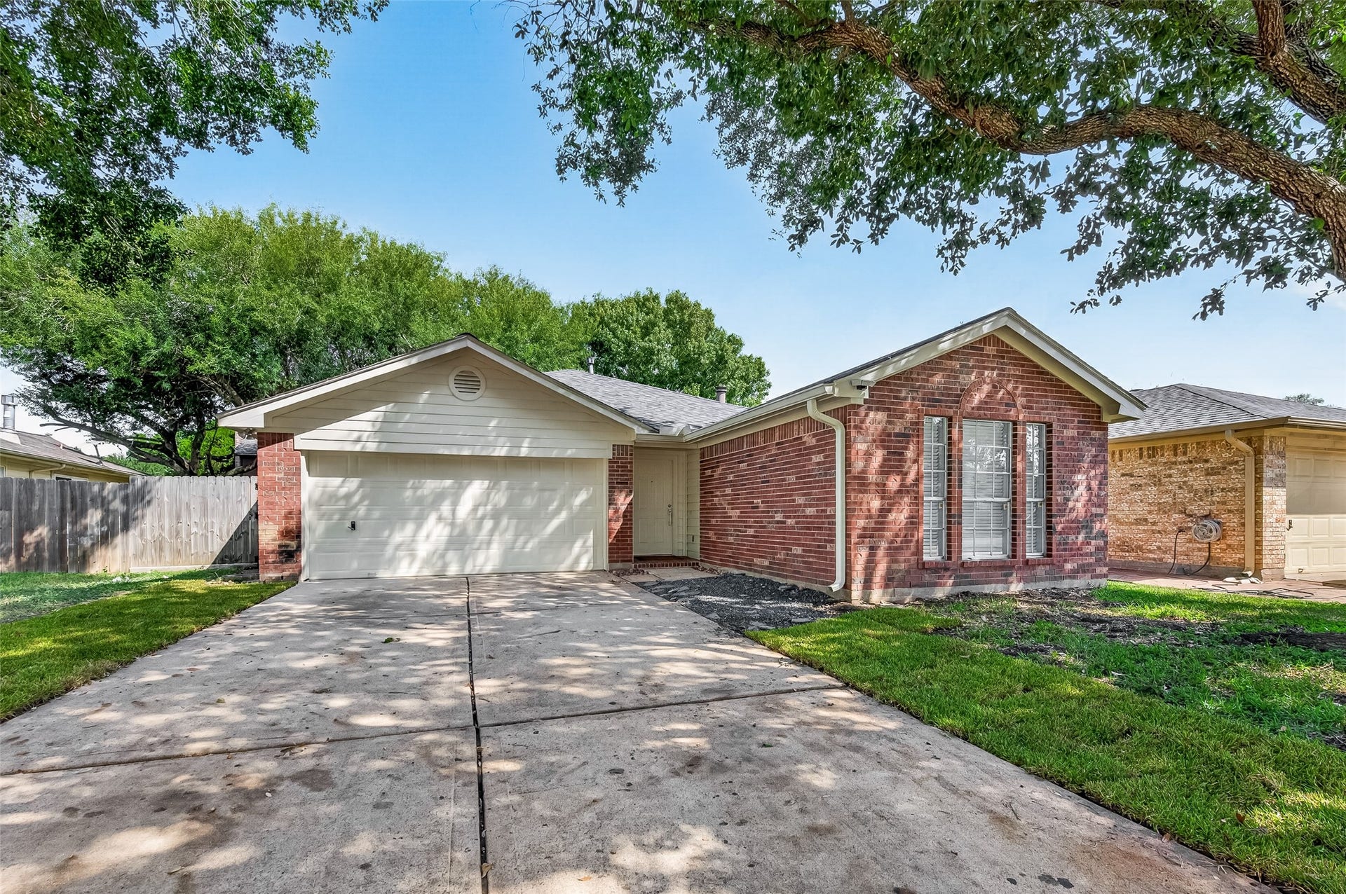 15522 Town Green Drive, Houston, TX 77083 15522 Town Green Drive, Houston, TX 77083