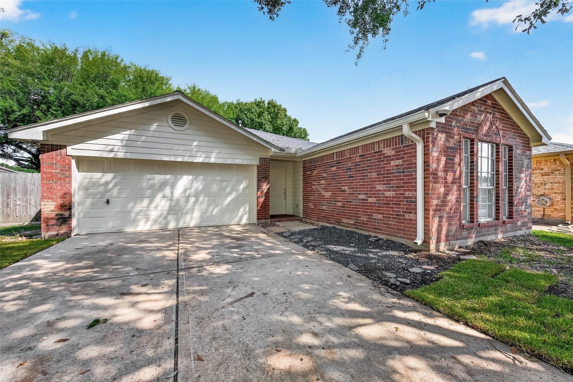 15522 Town Green Drive, Houston, TX 77083 15522 Town Green Drive, Houston, TX 77083