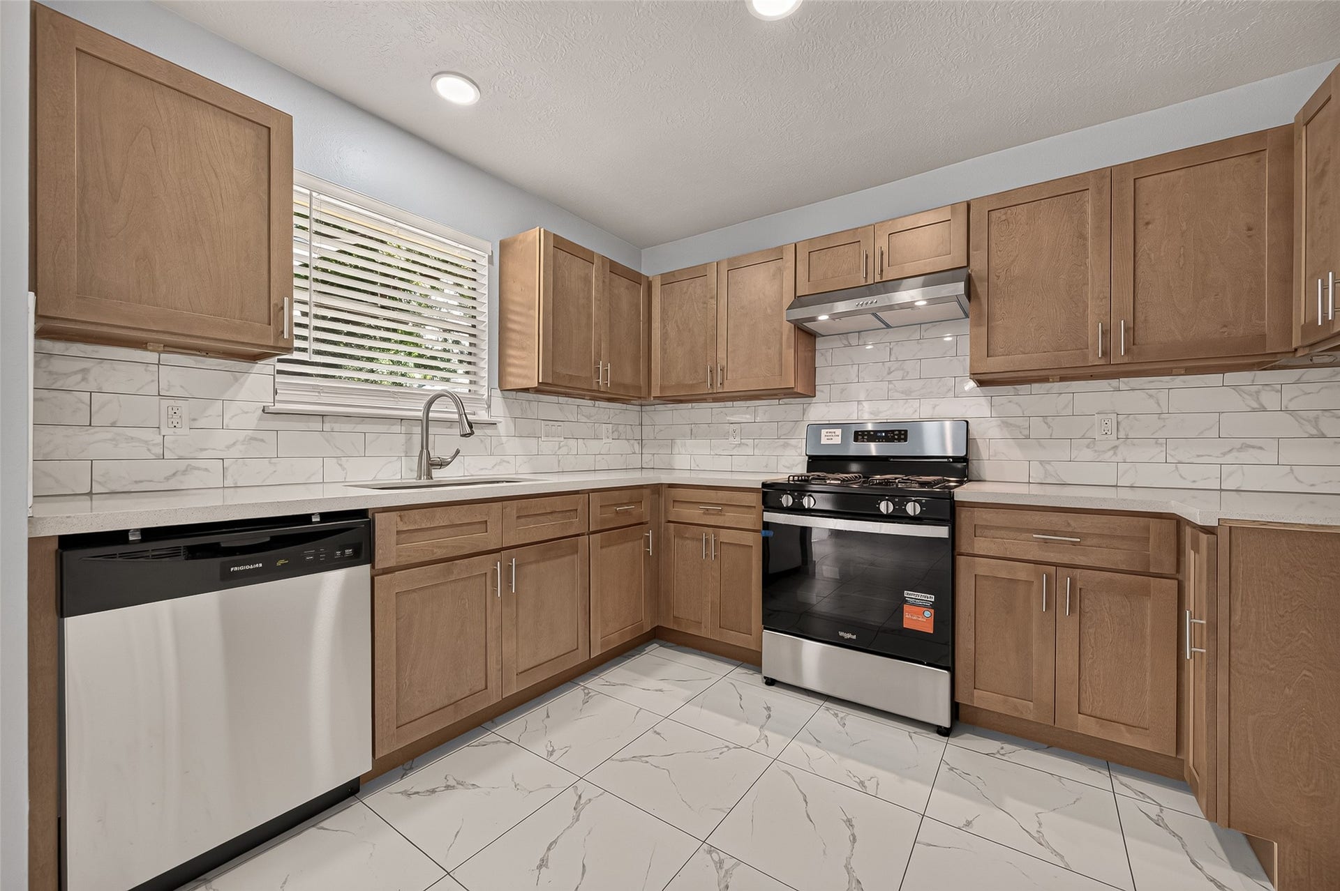 15522 Town Green Drive, Houston, TX 77083 15522 Town Green Drive, Houston, TX 77083
