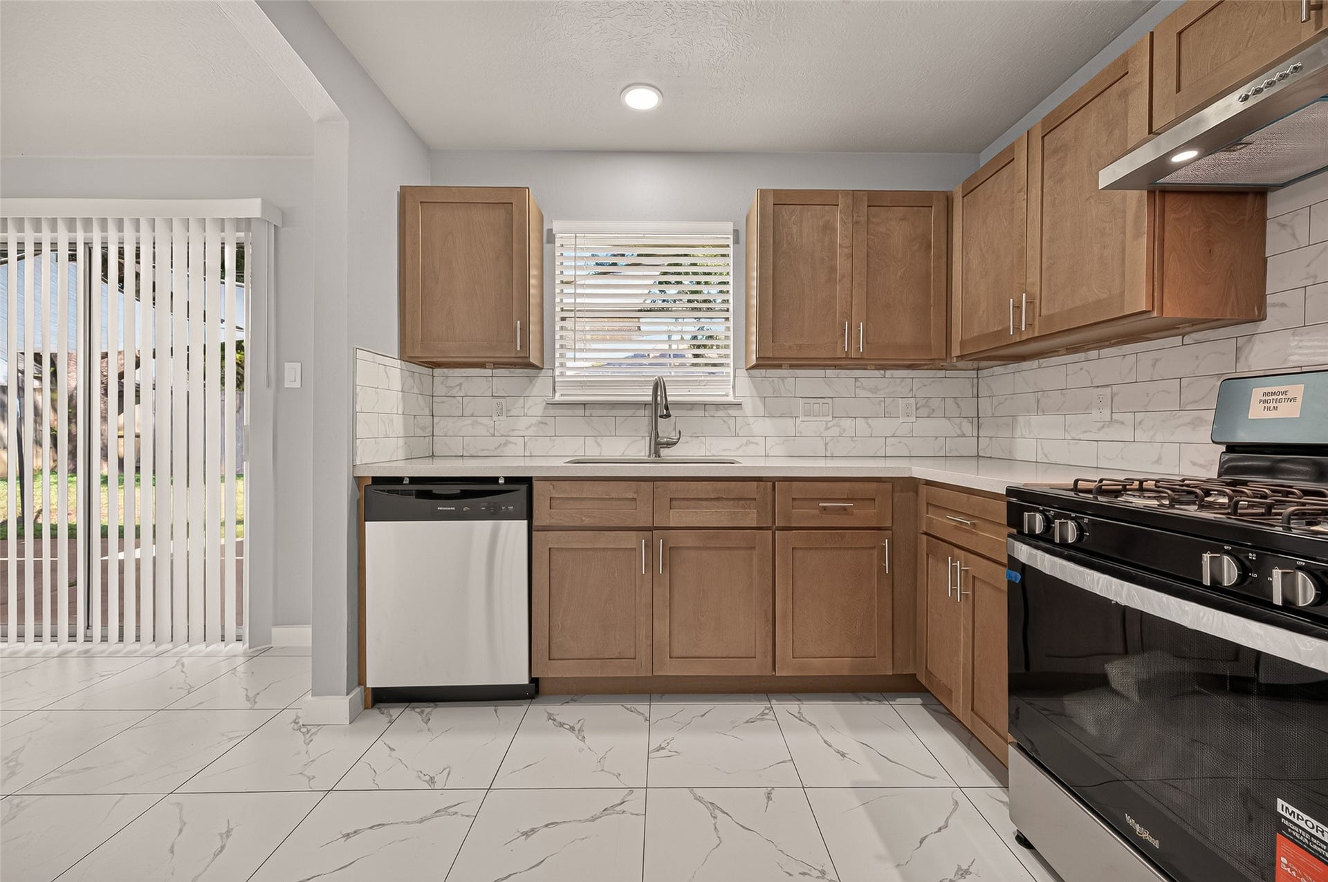 15522 Town Green Drive, Houston, TX 77083 15522 Town Green Drive, Houston, TX 77083
