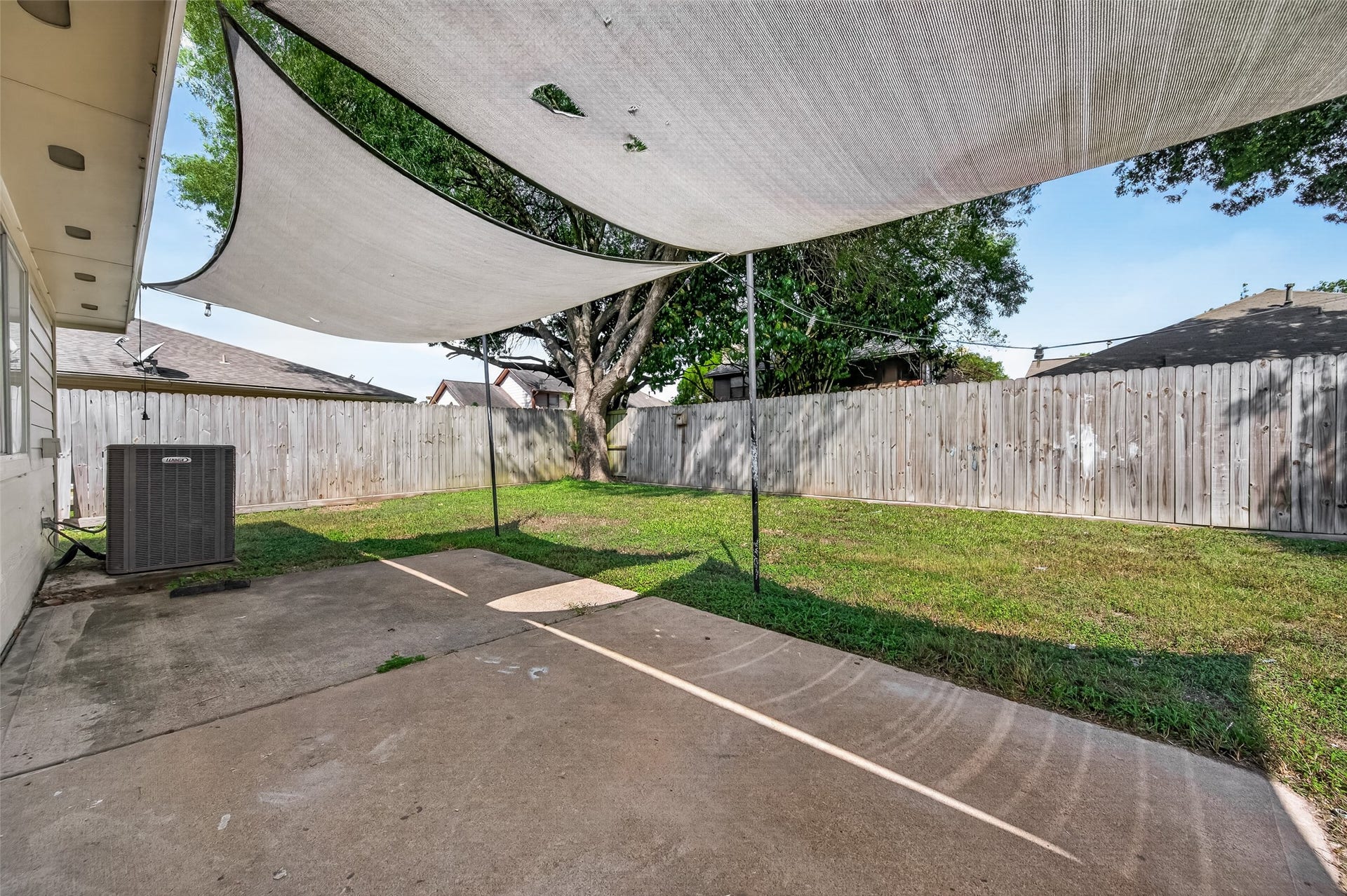 15522 Town Green Drive, Houston, TX 77083 15522 Town Green Drive, Houston, TX 77083