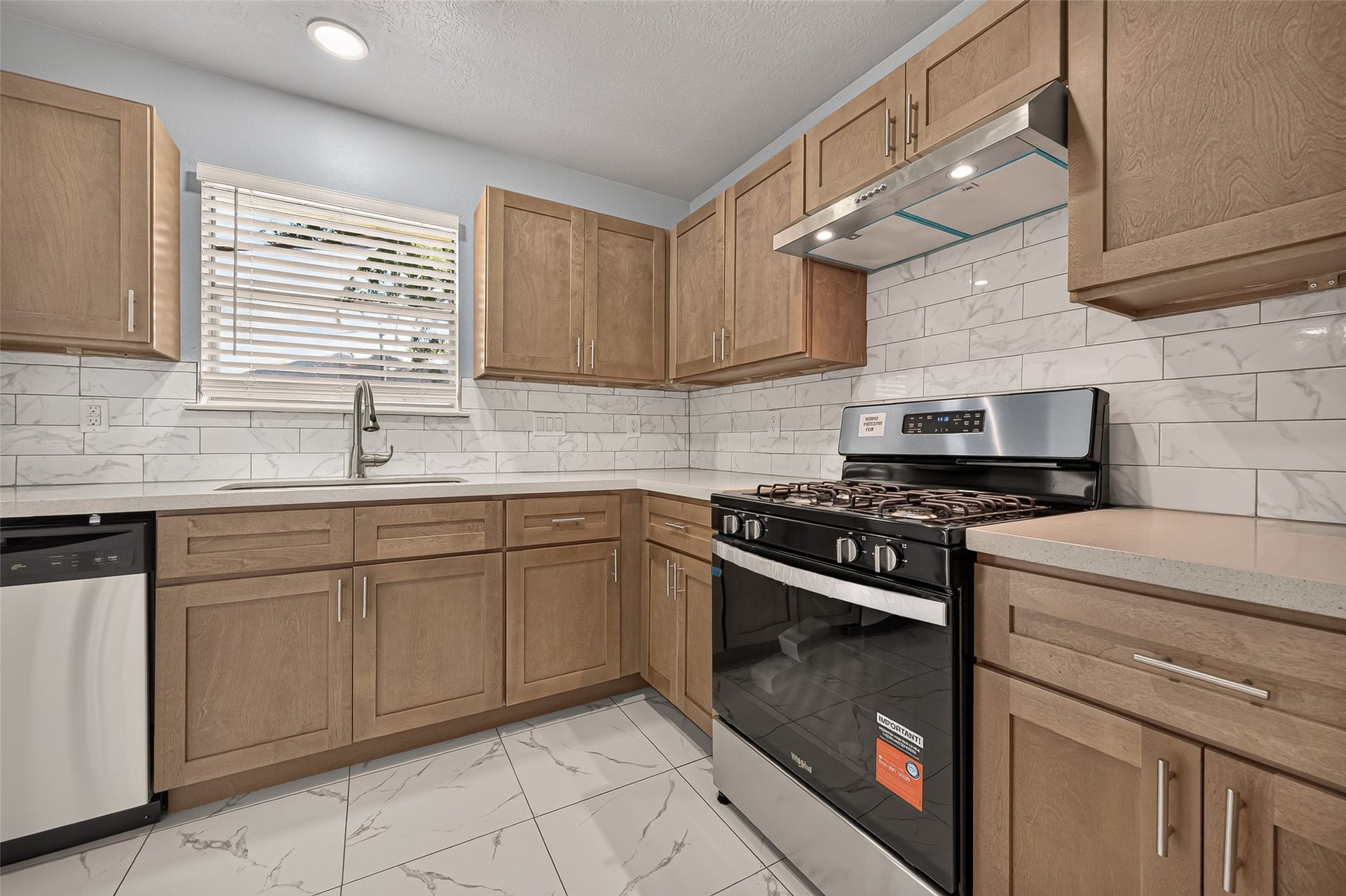 15522 Town Green Drive, Houston, TX 77083 15522 Town Green Drive, Houston, TX 77083