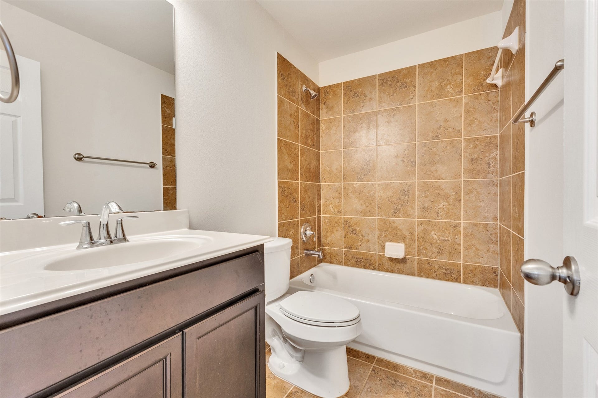 12915 Almeda Crossing Court, Houston, TX 77048 Full bath with tub and shower combination and tile surround