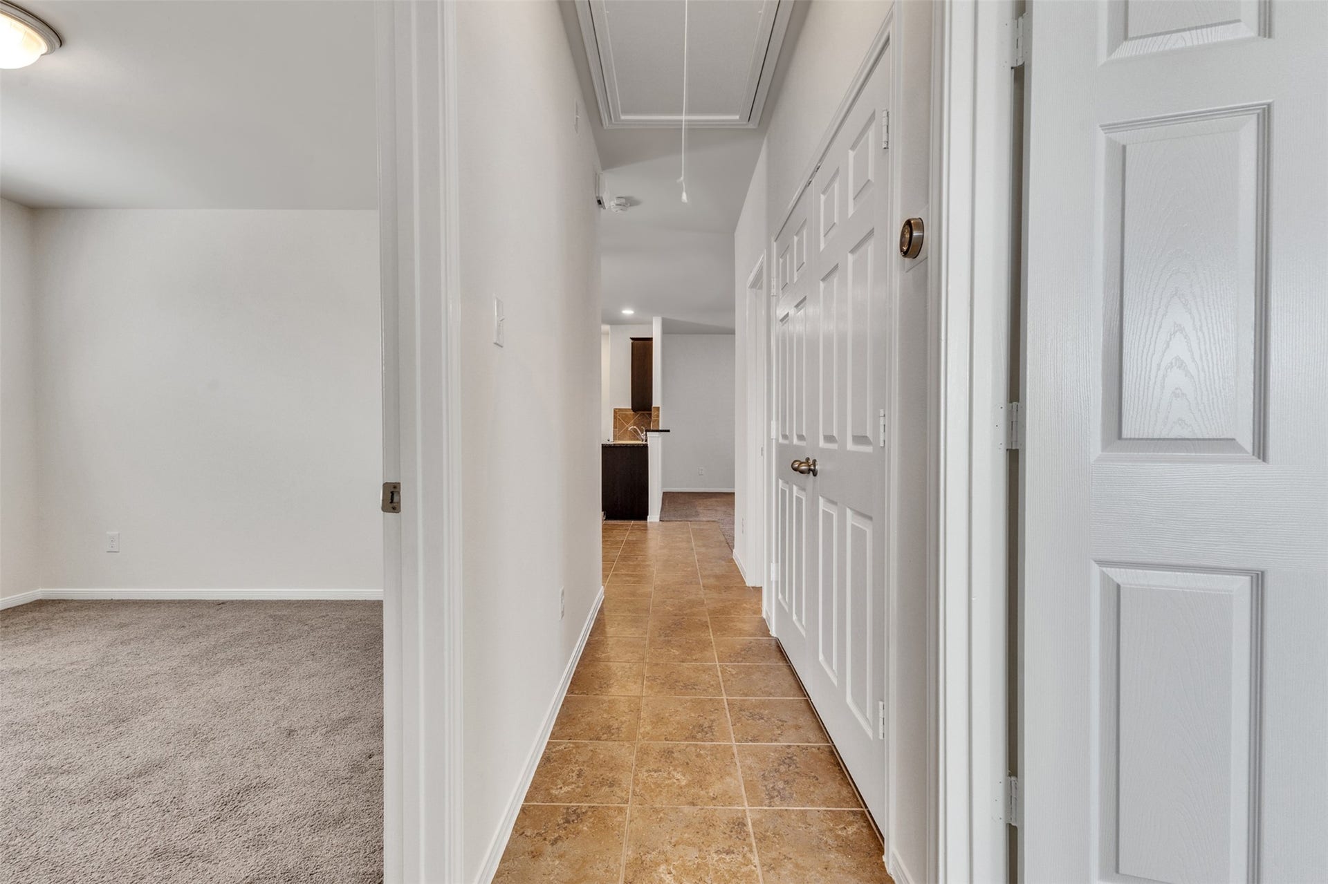 12915 Almeda Crossing Court, Houston, TX 77048 Specious hallway leading to all bedrooms