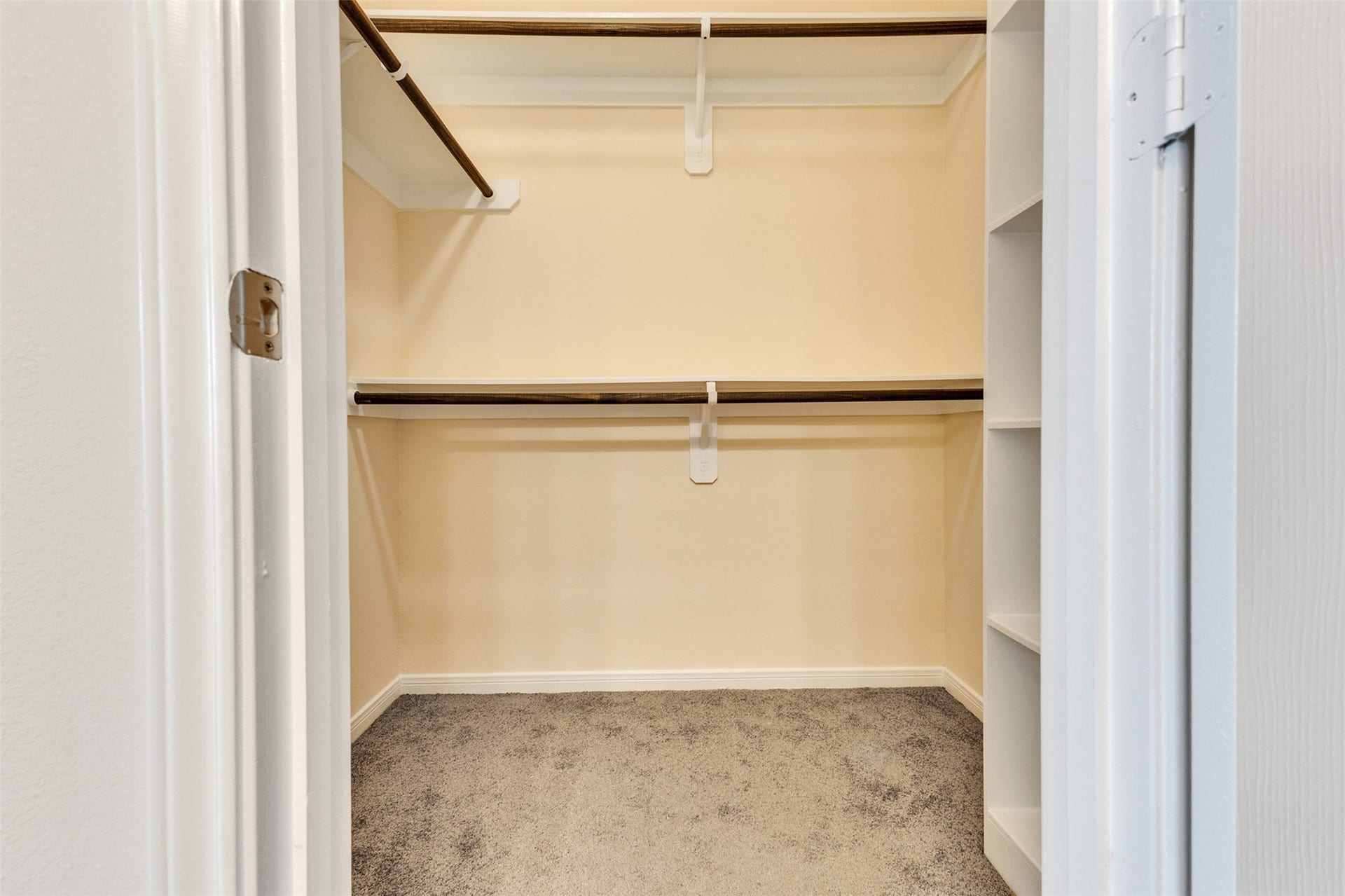 12915 Almeda Crossing Court, Houston, TX 77048 Spacious walk-in closet with ample hanging and storage space