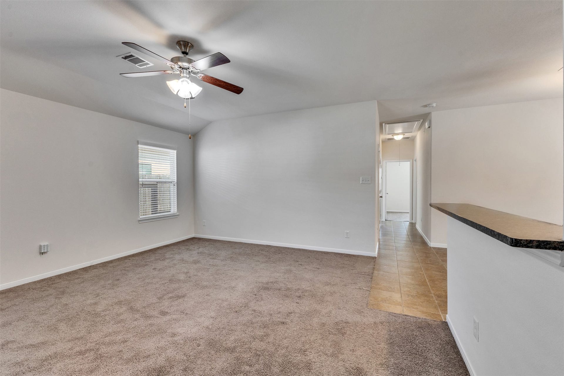 12915 Almeda Crossing Court, Houston, TX 77048 Bright open living area with breakfast bar to kitchen.
