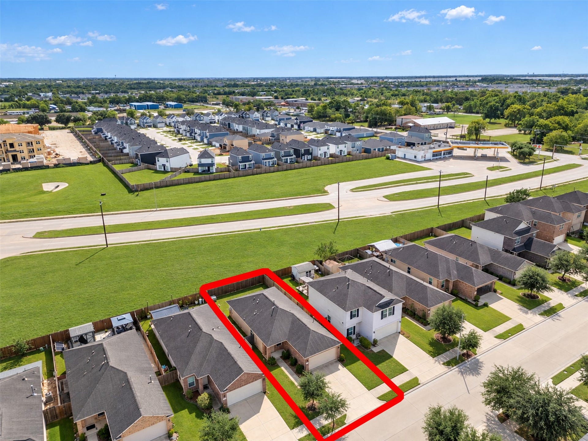 12915 Almeda Crossing Court, Houston, TX 77048 Aerial view highlighting the property and convenient access to nearby major roadways and surrounding amenities