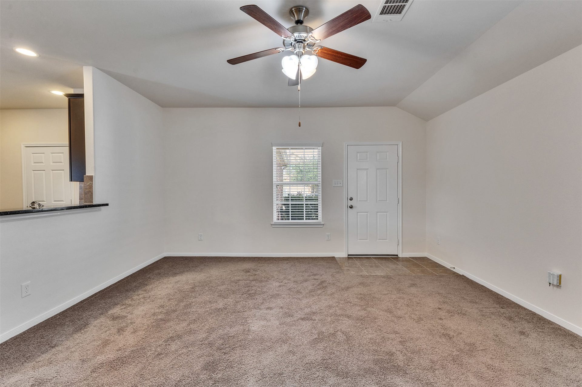 12915 Almeda Crossing Court, Houston, TX 77048 Spacious living area featuring fresh interior paint, high ceiling , abundant natural light, and an open-concept design connecting seamlessly to the kitchen.