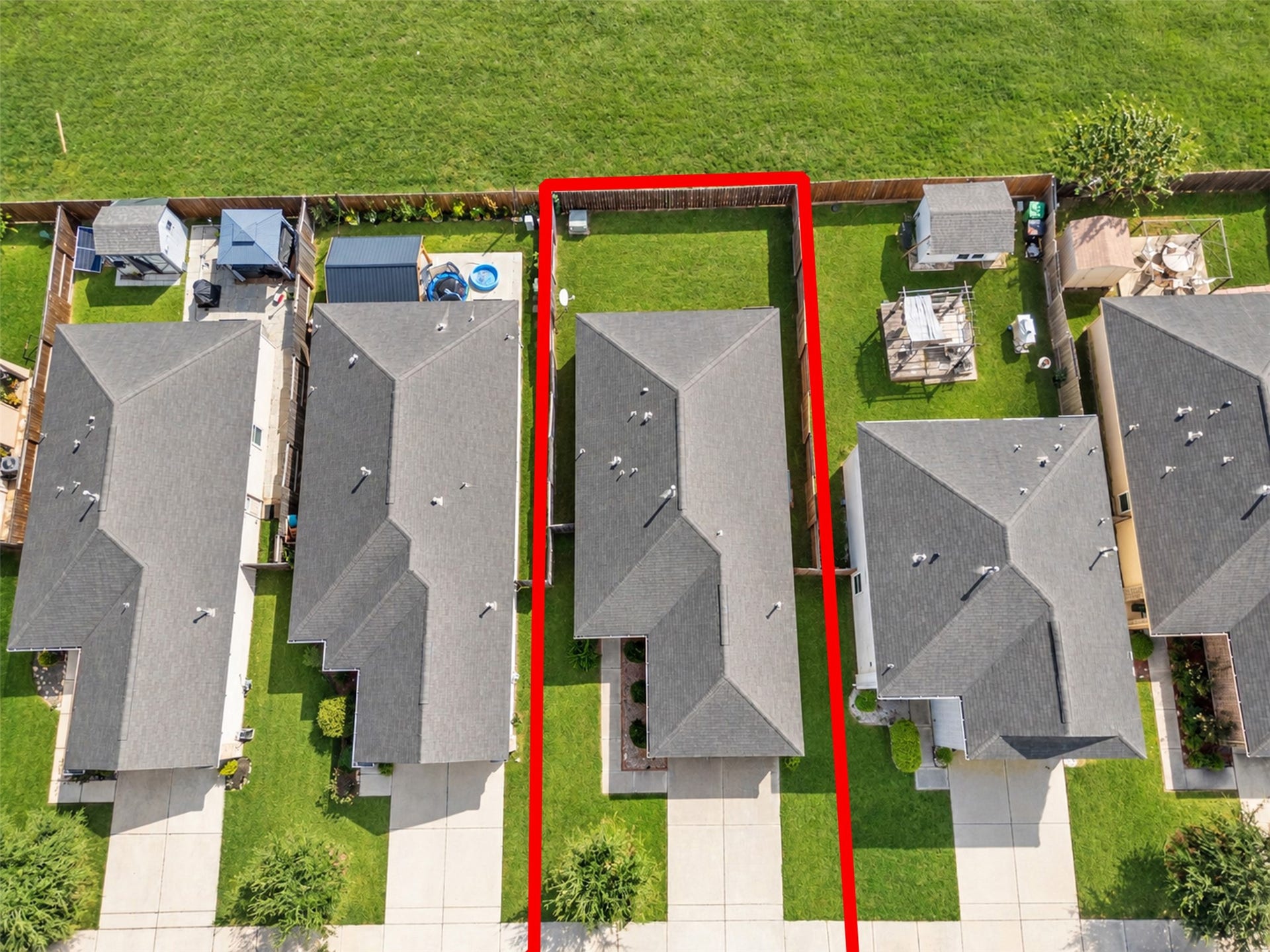 12915 Almeda Crossing Court, Houston, TX 77048 Aerial view highlighting the property, lot, and spacious fenced backyard