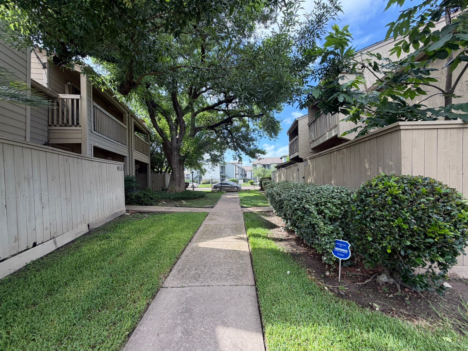 9333 Pagewood Lane, Houston, TX 77063 9333 Pagewood Lane, Houston, TX 77063