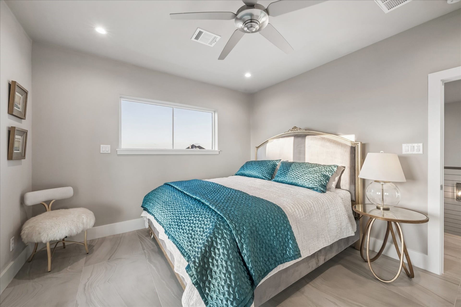 1 Water Key, Hitchcock, TX 77563 Third guest bedroom