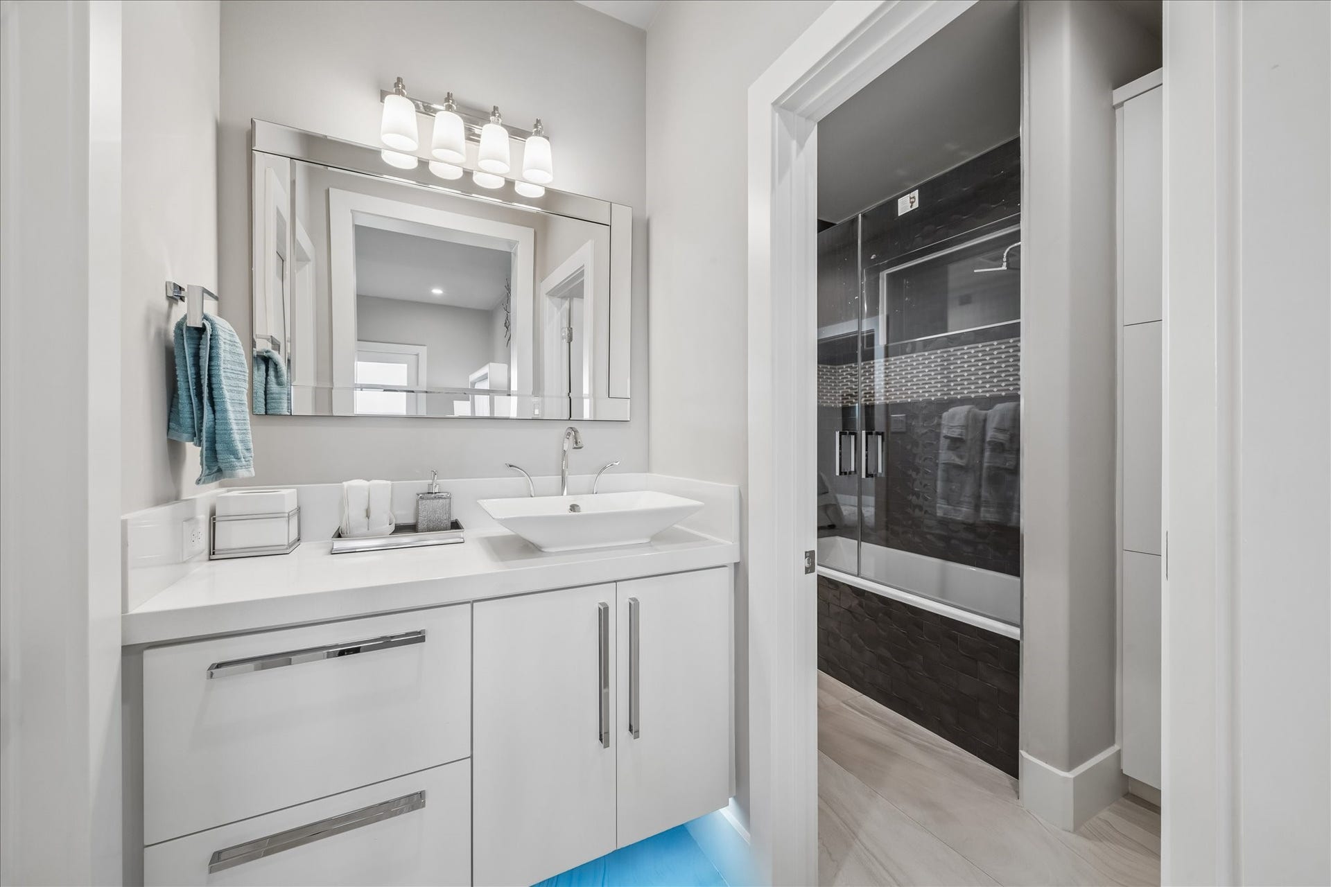 1 Water Key, Hitchcock, TX 77563 The second and third guest bedrooms access a Jack & Jill bathroom, with each bedroom featuring its own vanity complete with quartz countertops and under-vanity lighting