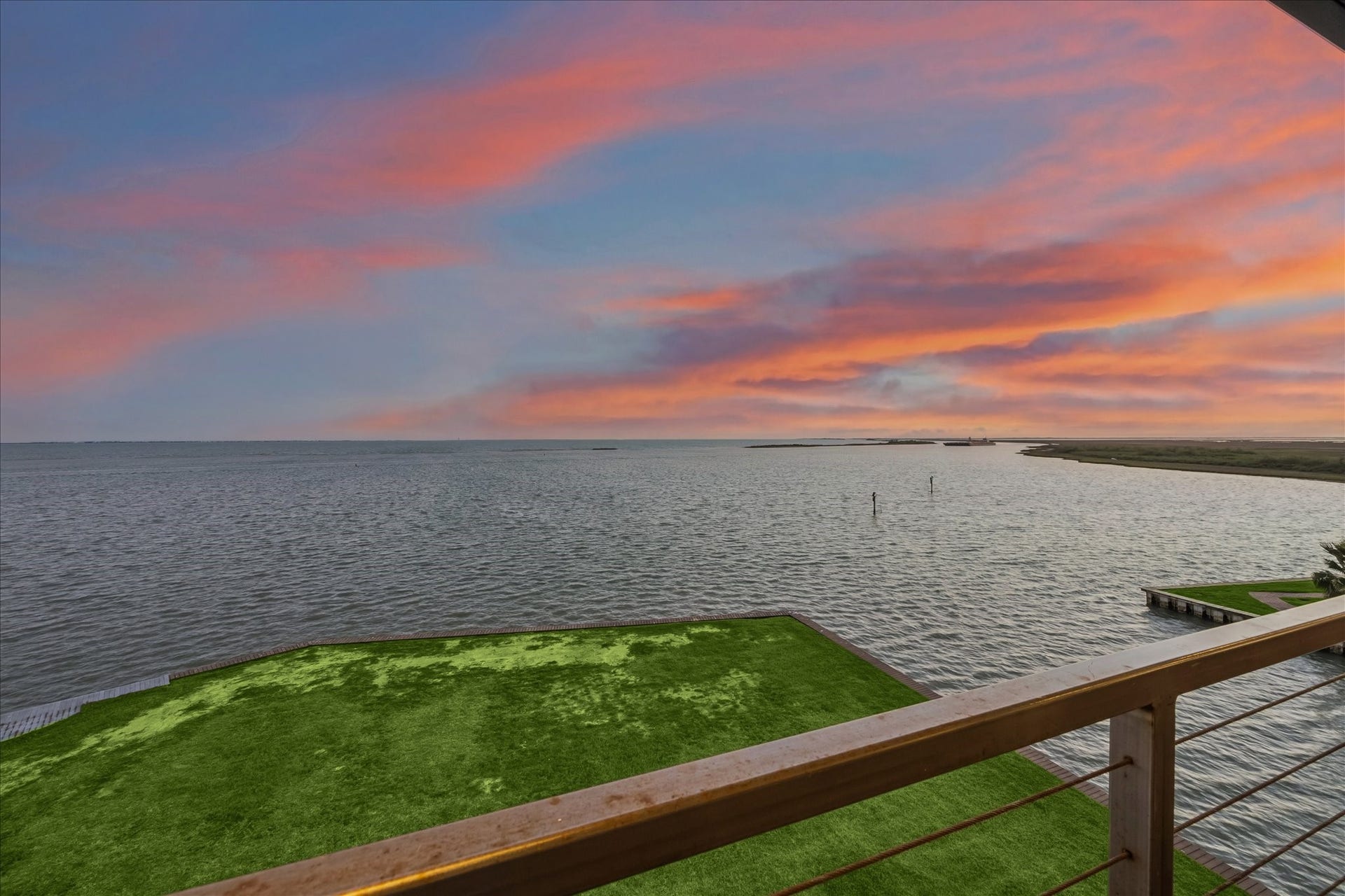 1 Water Key, Hitchcock, TX 77563 Second level balcony views of West Galveston Bay and the Intracoastal Waterway