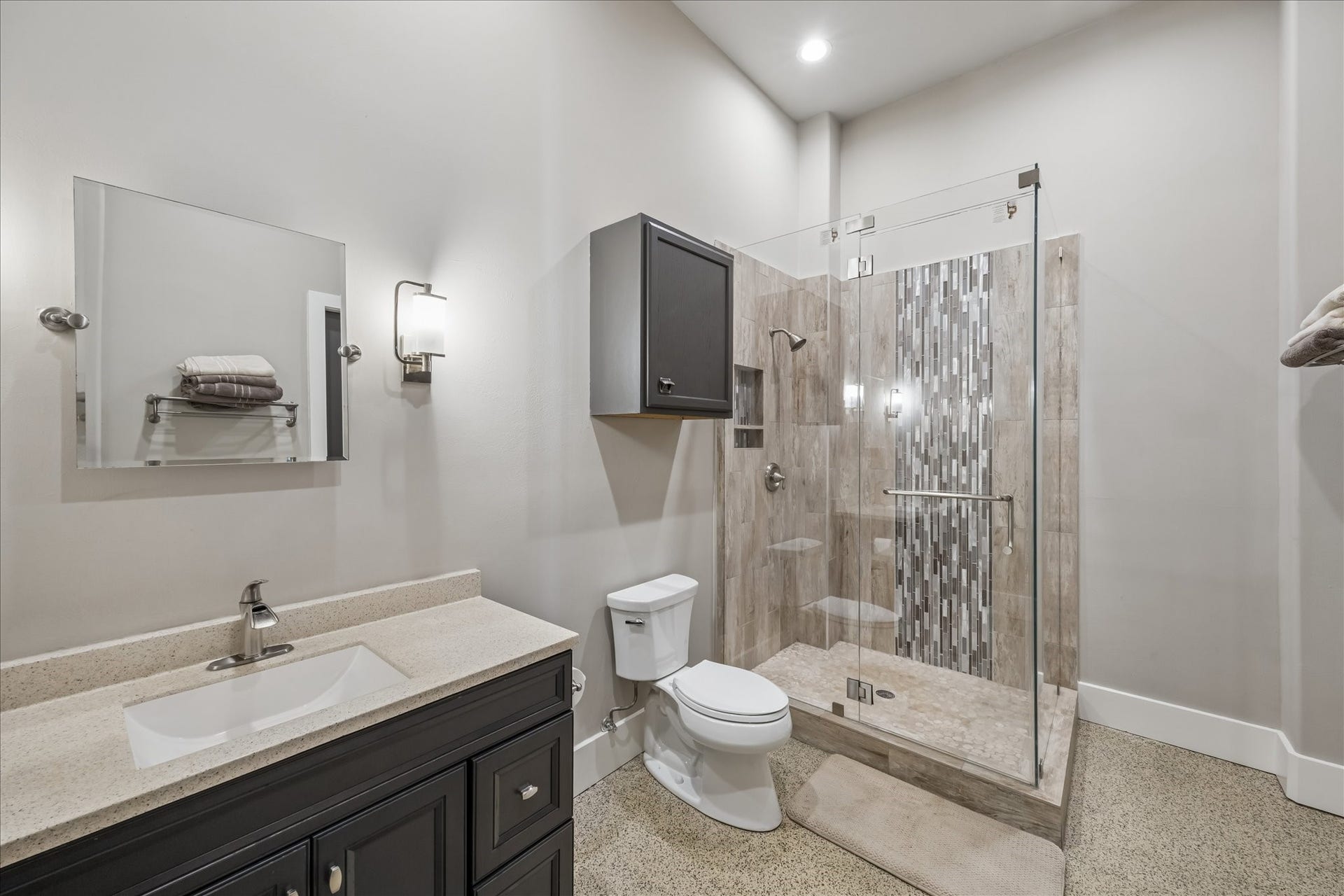 1 Water Key, Hitchcock, TX 77563 An exterior bathroom for added convenience