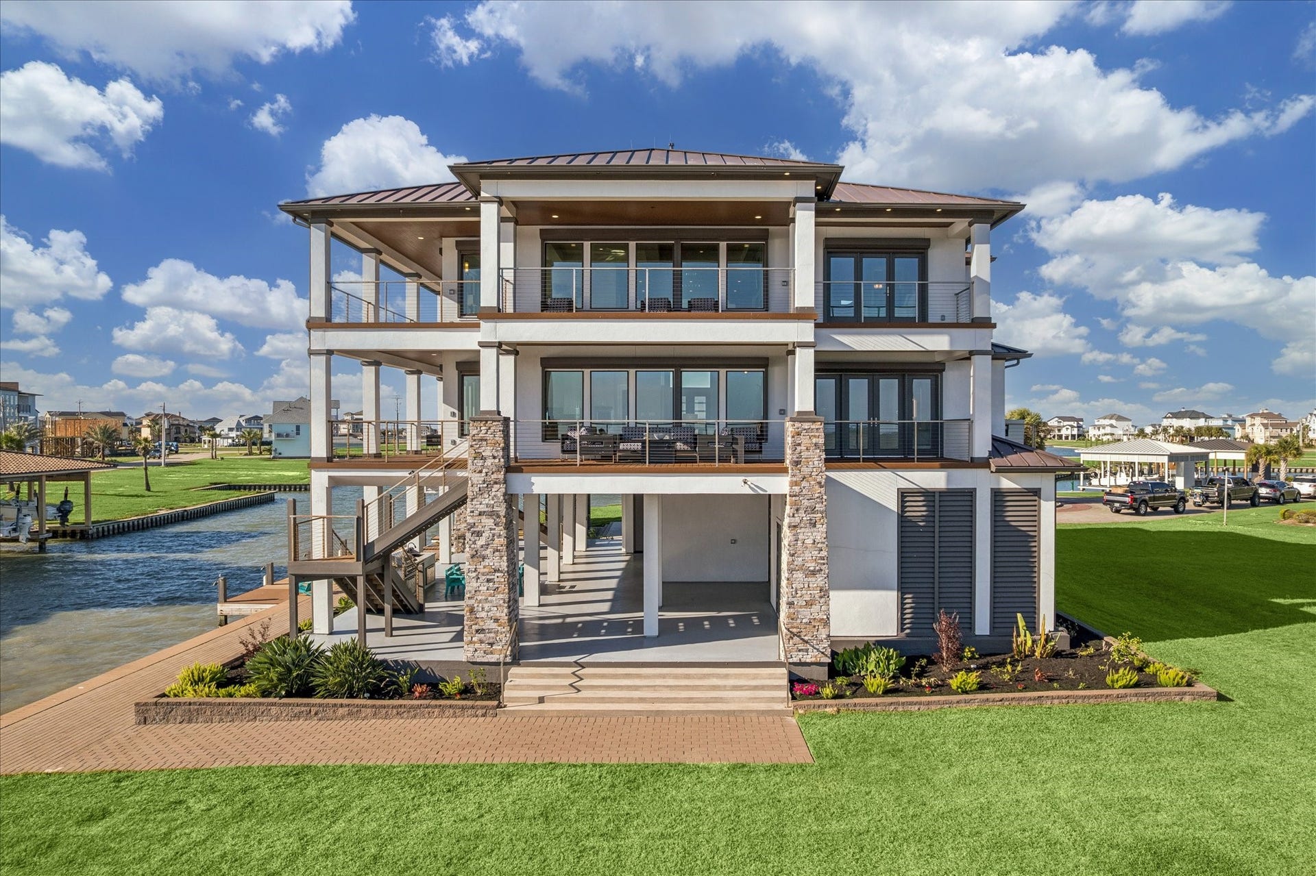 1 Water Key, Hitchcock, TX 77563 Residents enjoy resort-style amenities, including a yacht club with Flamingo Bar, swim center, marina, ship's store, bait shop, community boat ramp, along with scenic hike and bike trails, excellent fishing, and exceptional bird watching