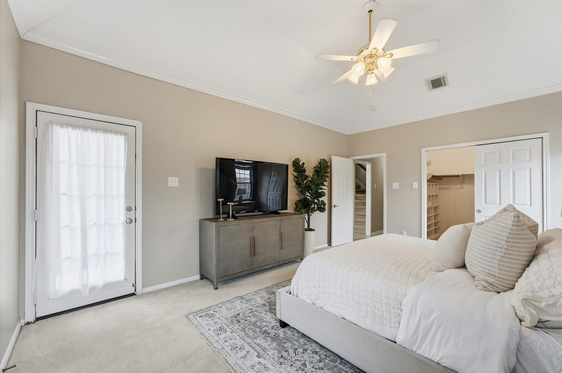 3010 Peekskill Court, Pearland, TX 77584 Primary bedroom