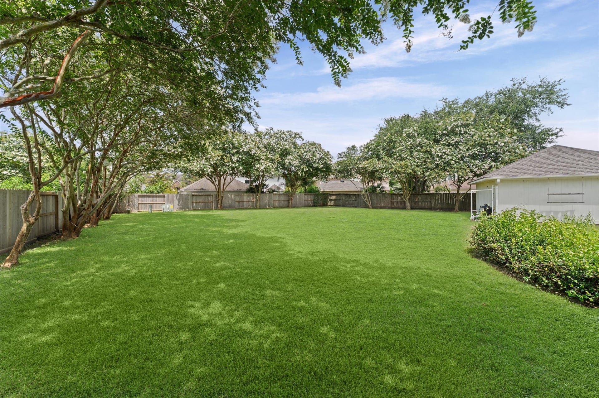 3010 Peekskill Court, Pearland, TX 77584 Private pool and oversized 17,524 sf lot.