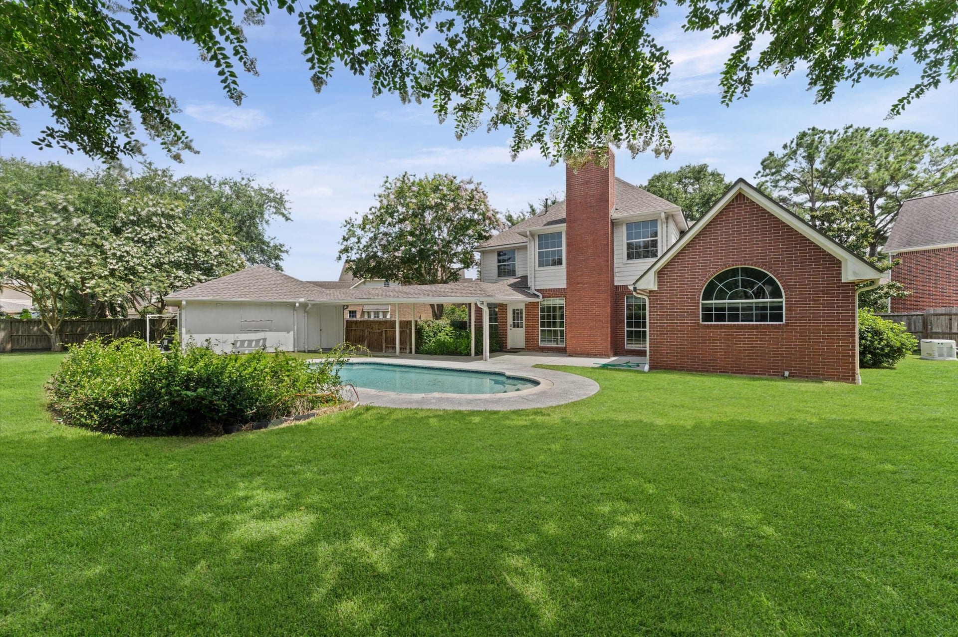 3010 Peekskill Court, Pearland, TX 77584 Private pool and oversized 17,524 sf lot.