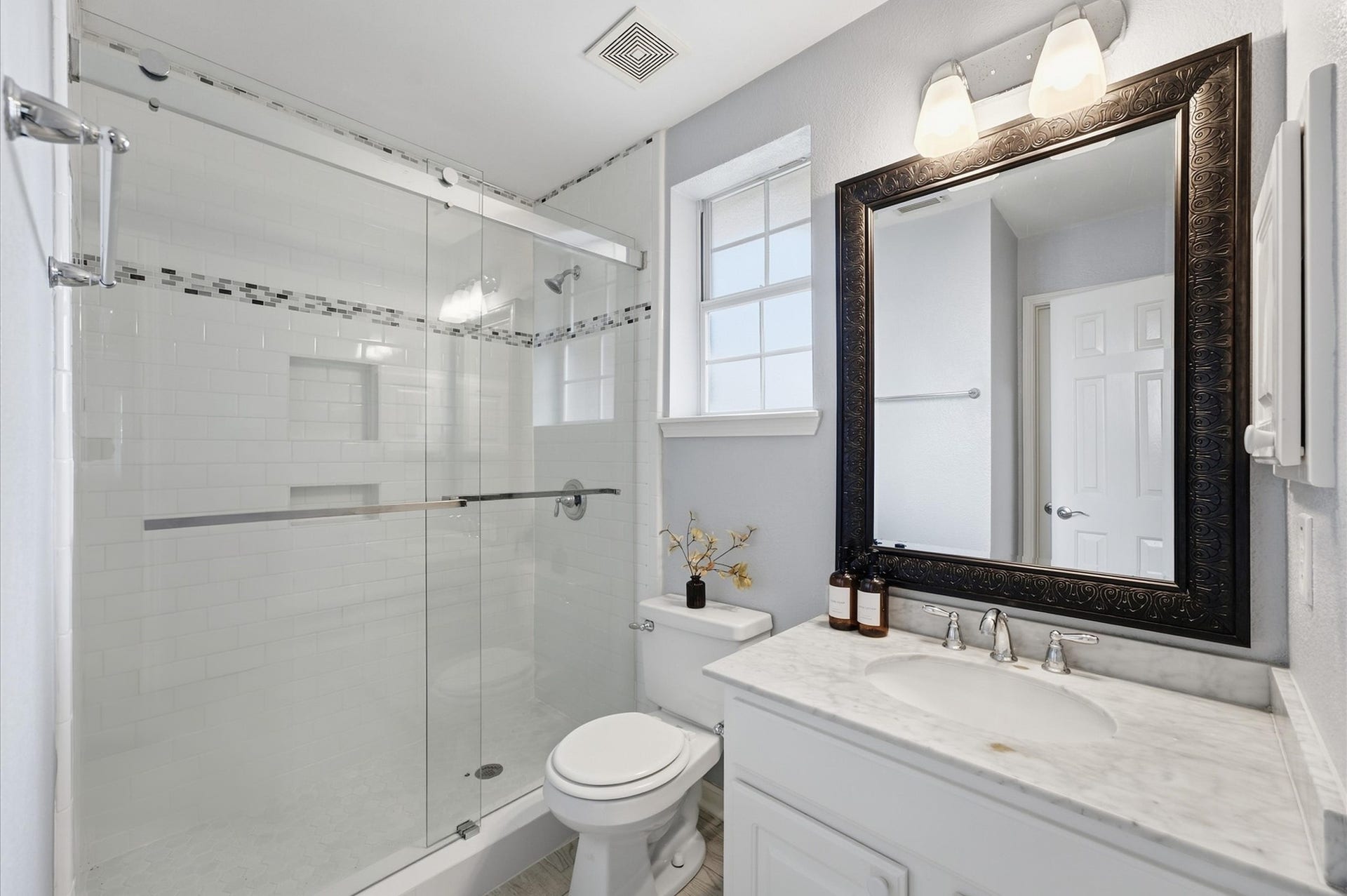 3010 Peekskill Court, Pearland, TX 77584 Full bath adjoining the home office.