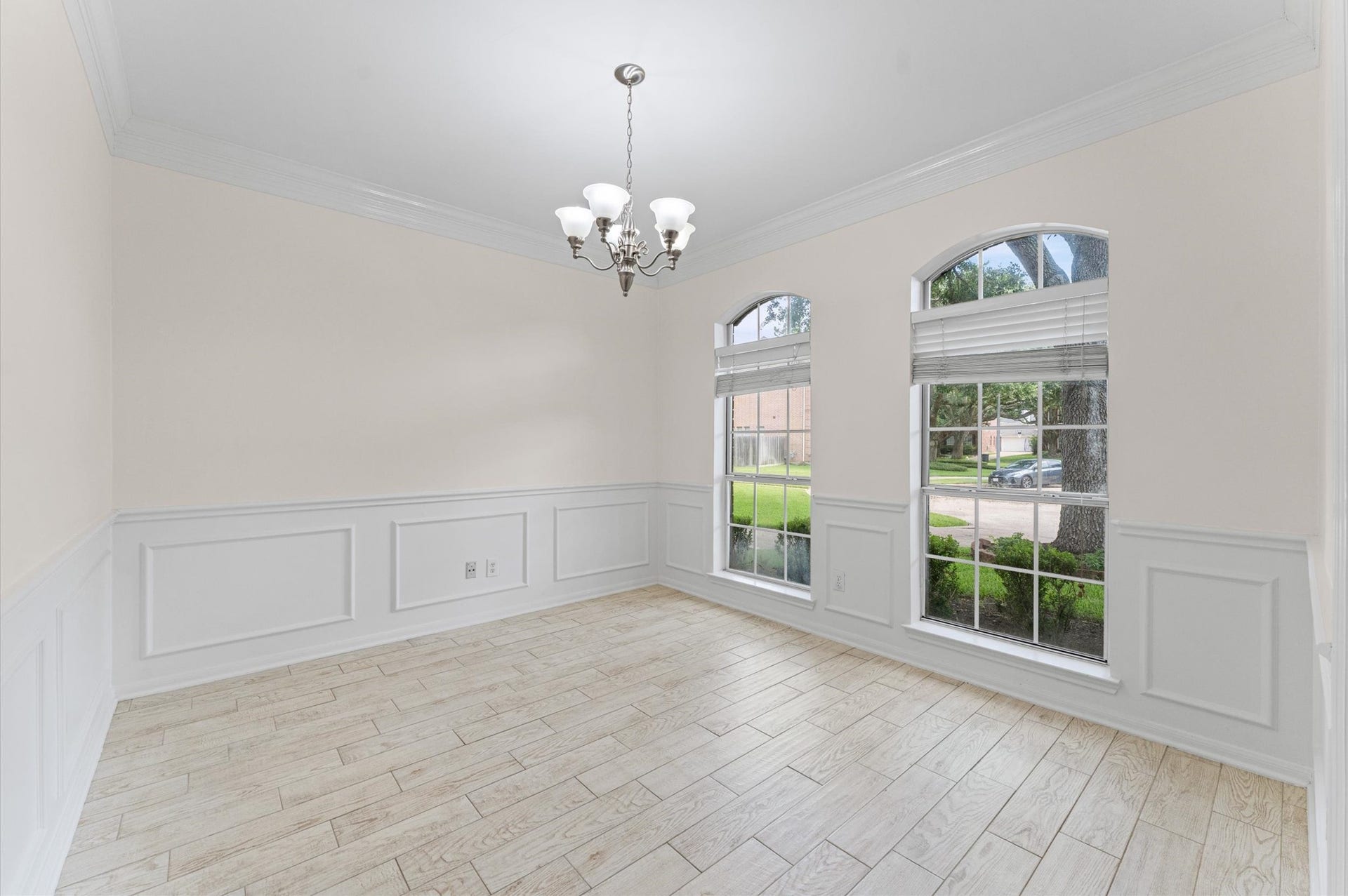 3010 Peekskill Court, Pearland, TX 77584 Formal dining area adjcent to the kitchen
