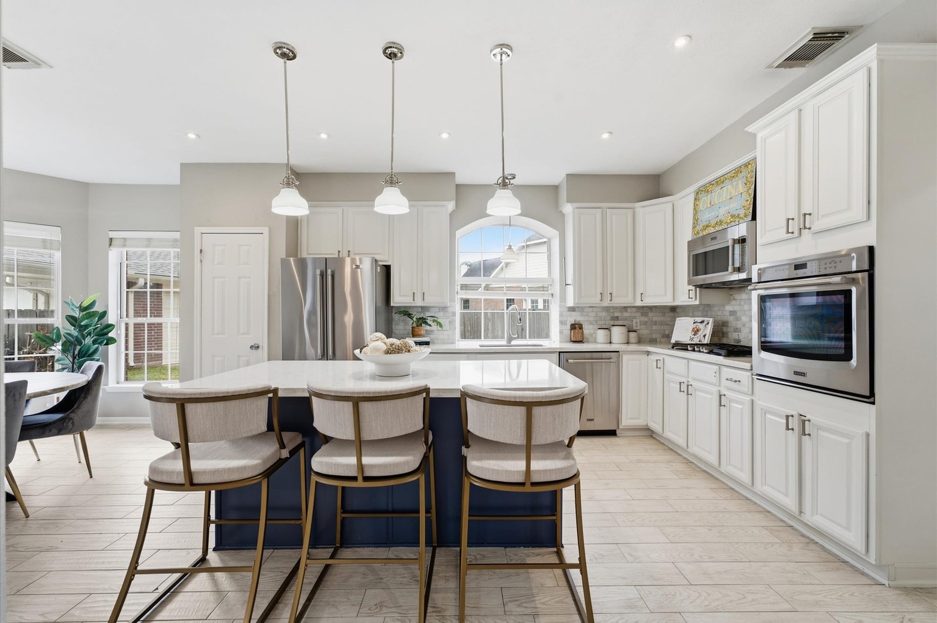 3010 Peekskill Court, Pearland, TX 77584 Located on a quiet cul-de-sac in Lakepointe at Silverlake, 3010 Peekskill Ct offers the layout and yard space active families need. The oversized 17,524 sf lot features a private pool and huge backyard, creating a great setup for everyday living and enjoying the outdoors.