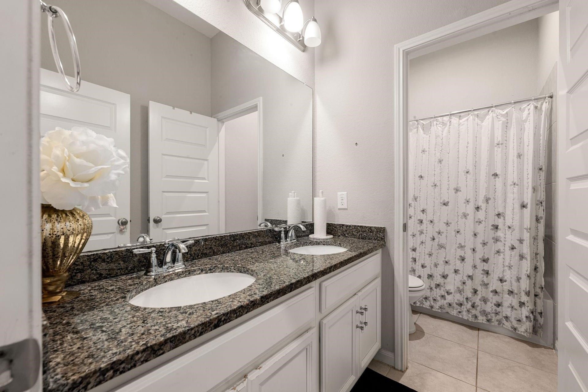 20422 Alpine Meadow Place, Richmond, TX 77407 A dual-sink vanity set outside the full bathroom makes morning routines super easy for everyone upstairs.