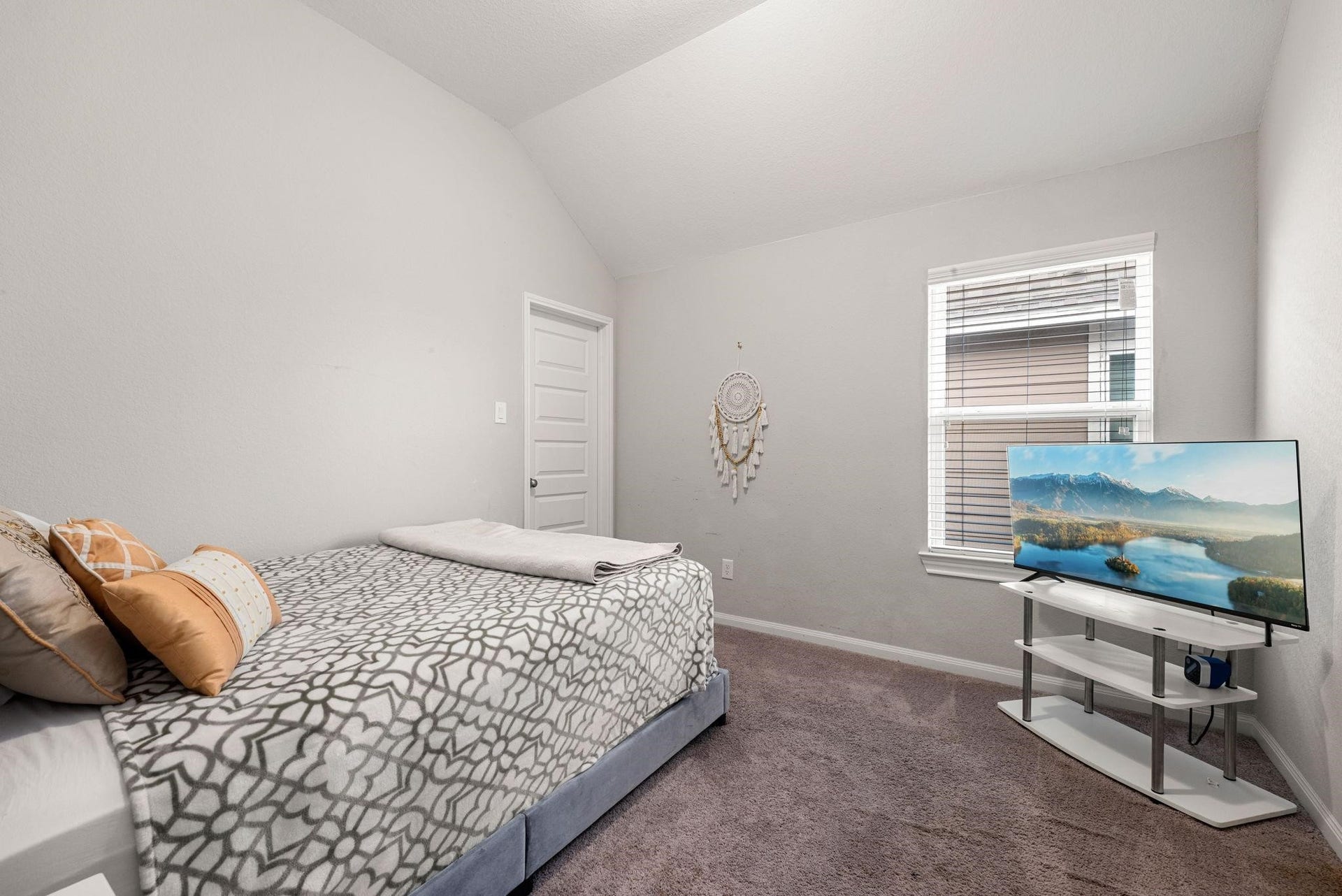 20422 Alpine Meadow Place, Richmond, TX 77407 A comfortable upstairs bedroom with high ceilings and great floor space.