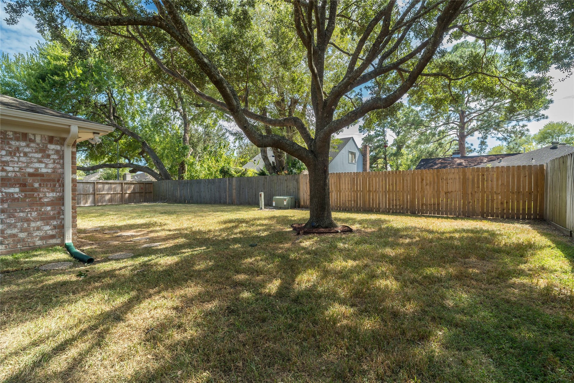 15826 Parksley Drive, Houston, TX 77059 15826 Parksley Drive, Houston, TX 77059