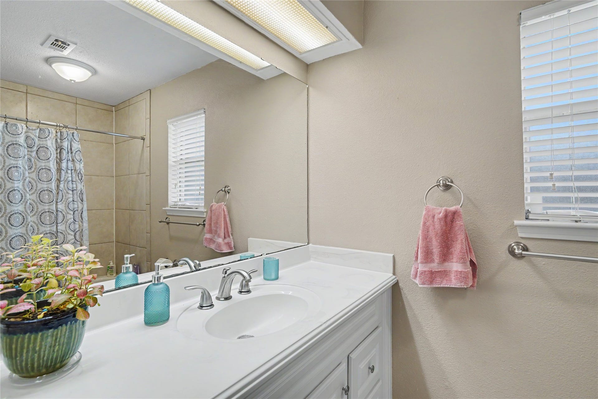 15826 Parksley Drive, Houston, TX 77059 15826 Parksley Drive, Houston, TX 77059