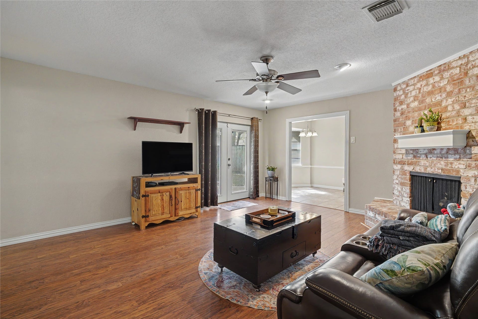 15826 Parksley Drive, Houston, TX 77059 15826 Parksley Drive, Houston, TX 77059