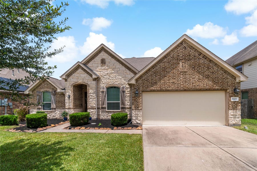 Property photo for 5307 Savannah Bend Drive, Rosharon, TX