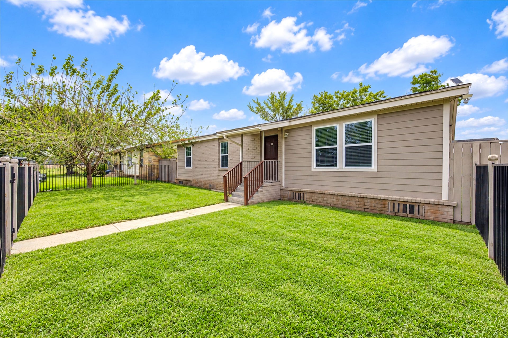 5 Carol Court, #B, Brookshire, TX 77423 5 Carol Court, #B, Brookshire, TX 77423