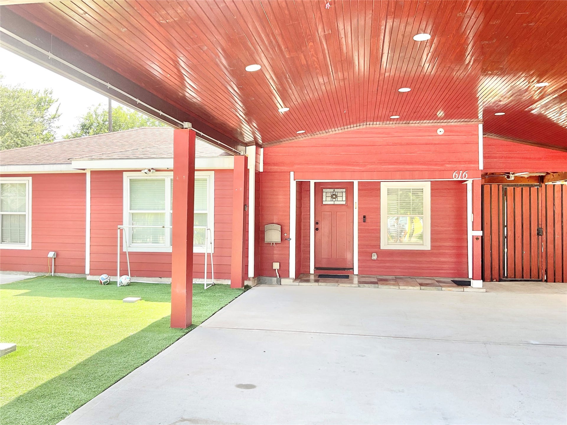 616 Kansas Street, Pasadena, TX 77506