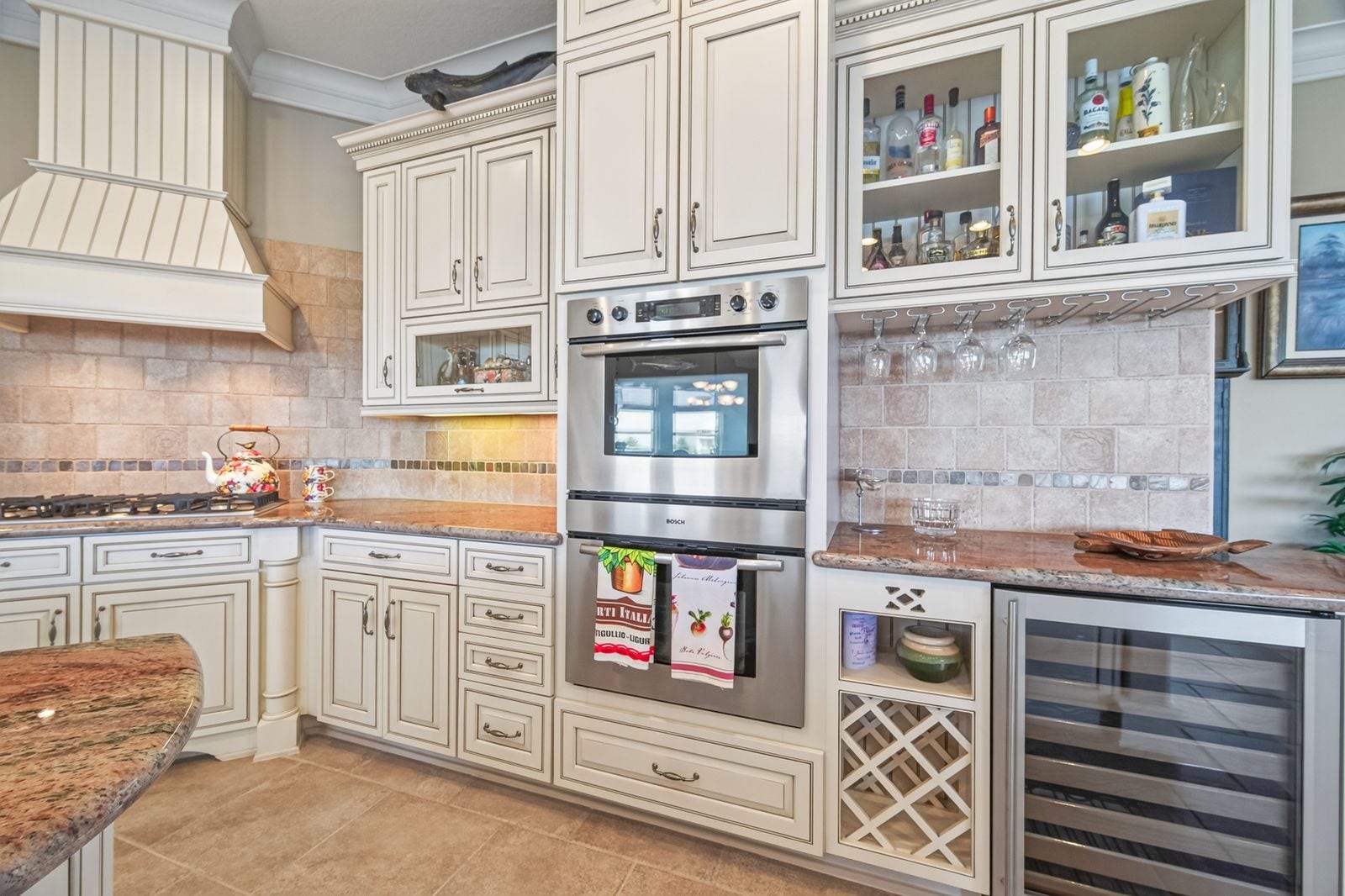 13 Sugarloaf, Hitchcock, TX 77563 Experience luxury with decorator finishes, ample custom cabinets, and a built-in wine refrigerator for perfect entertaining.