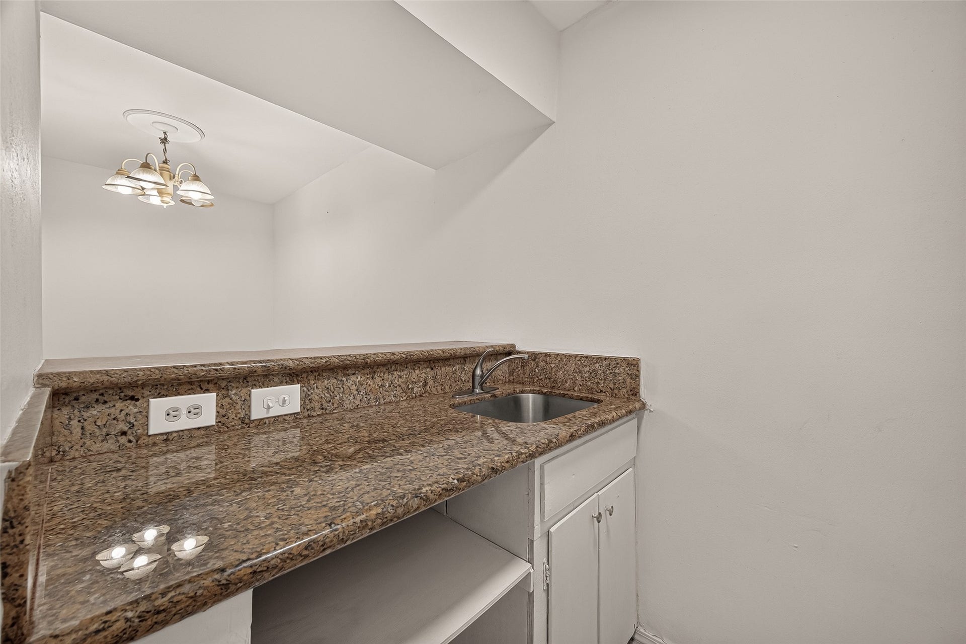 5353 Richmond Avenue, #12, Houston, TX 77056 Cozy kitchenette with sleek granite countertops, a compact sink, and ample cabinet storage, perfect for small gatherings.