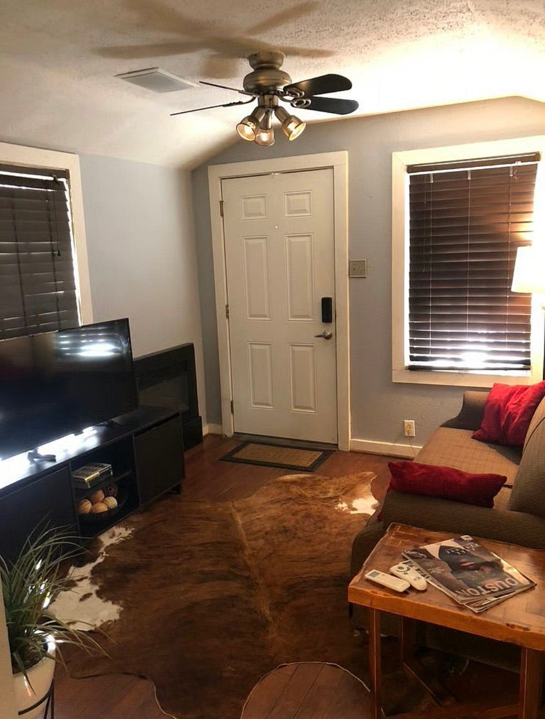 Living room in bungalow.