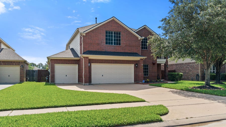 Property photo for 17226 Elverson Oaks Drive, Tomball, TX