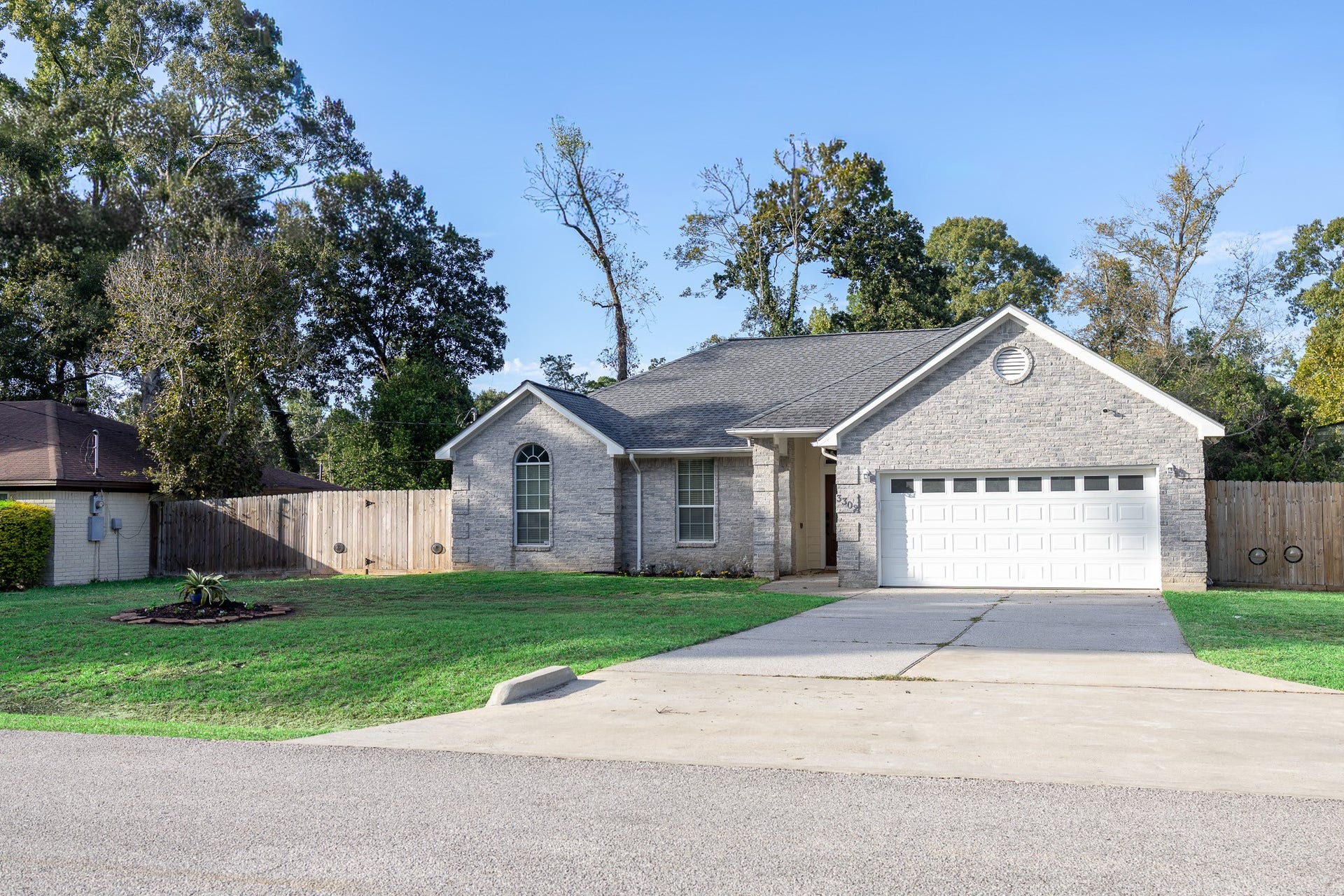 3302 Royal Oaks Drive, Spring, TX 77380 3302 Royal Oaks Drive, Spring, TX 77380