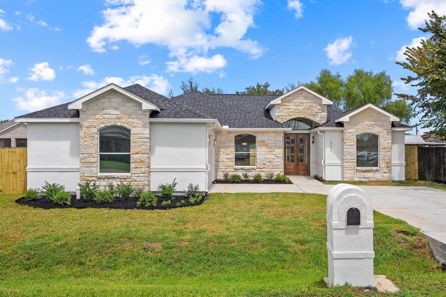 Property photo for 227 Manor Avenue, Arcola, TX
