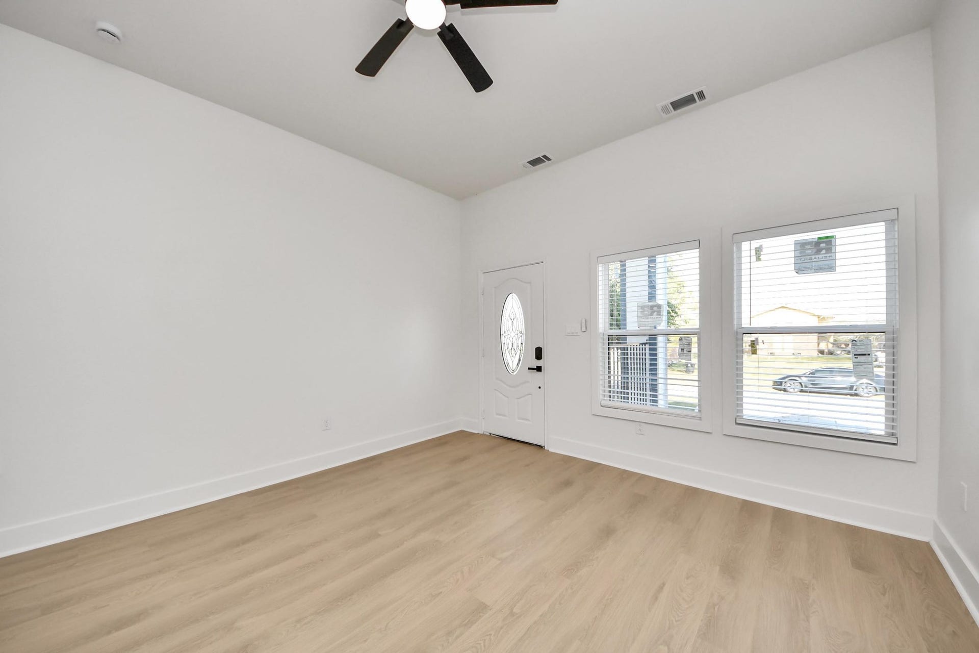 5226 Ricky Street, Houston, TX 77033 5226 Ricky Street, Houston, TX 77033