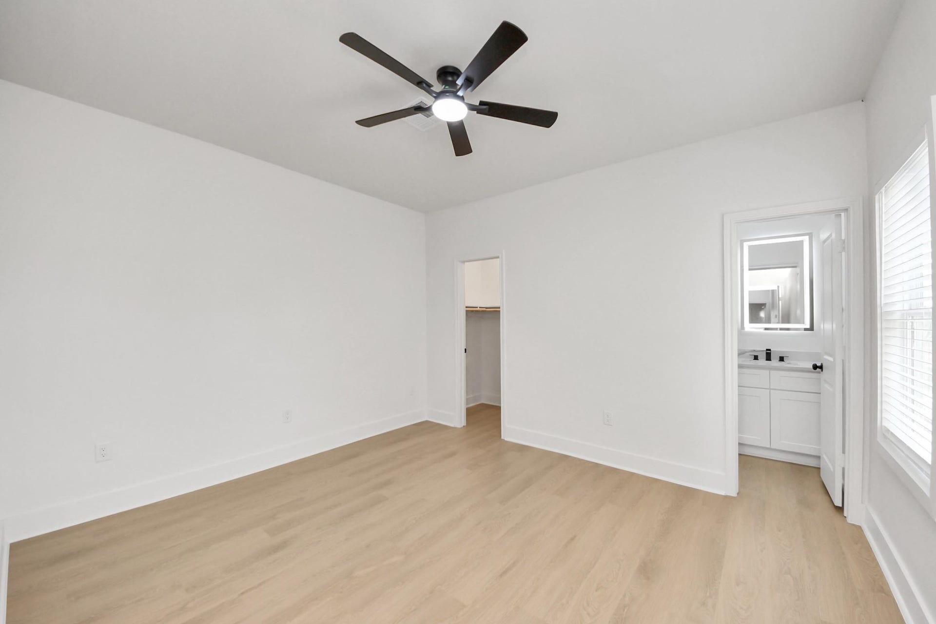 5226 Ricky Street, Houston, TX 77033 5226 Ricky Street, Houston, TX 77033