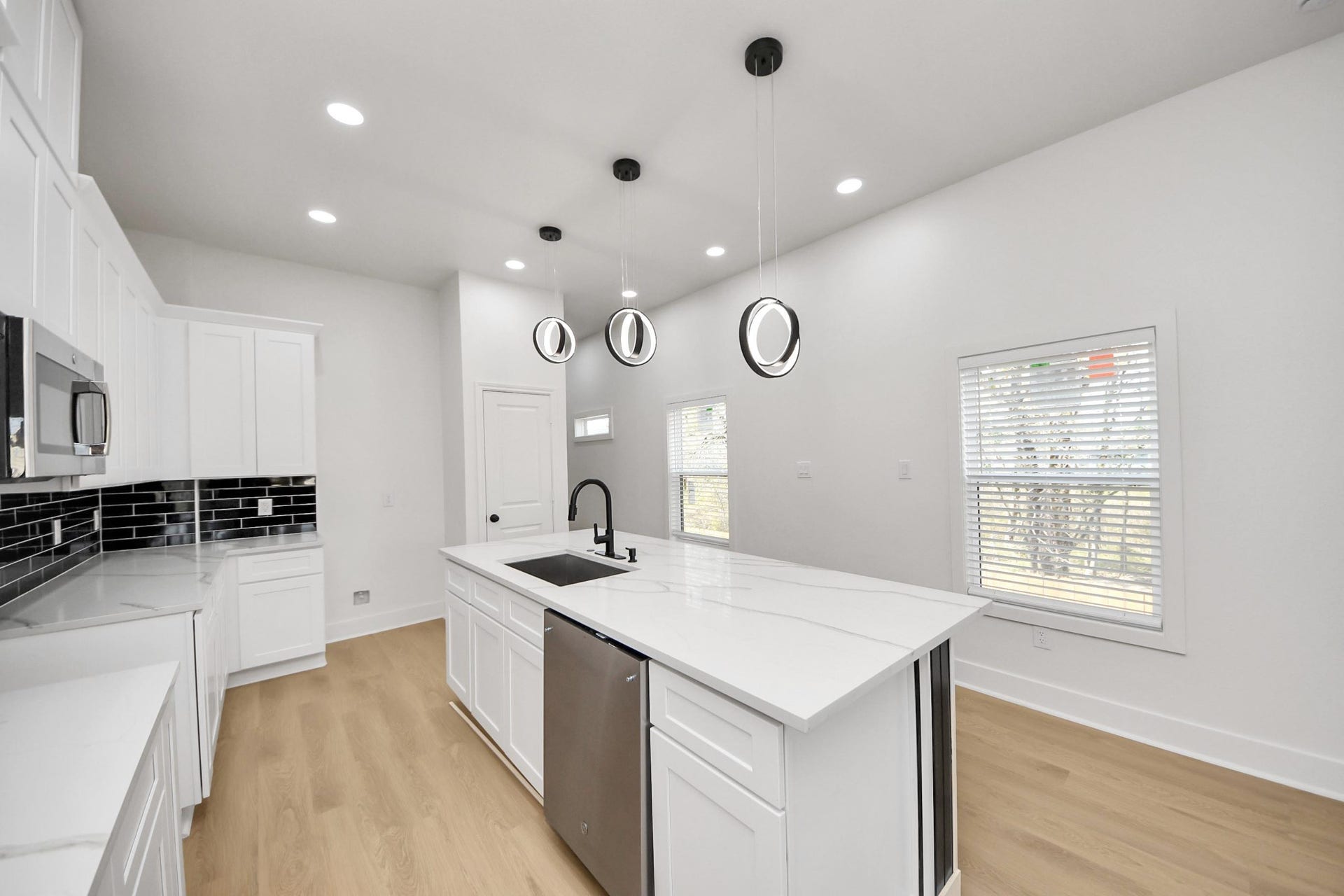 5226 Ricky Street, Houston, TX 77033 5226 Ricky Street, Houston, TX 77033