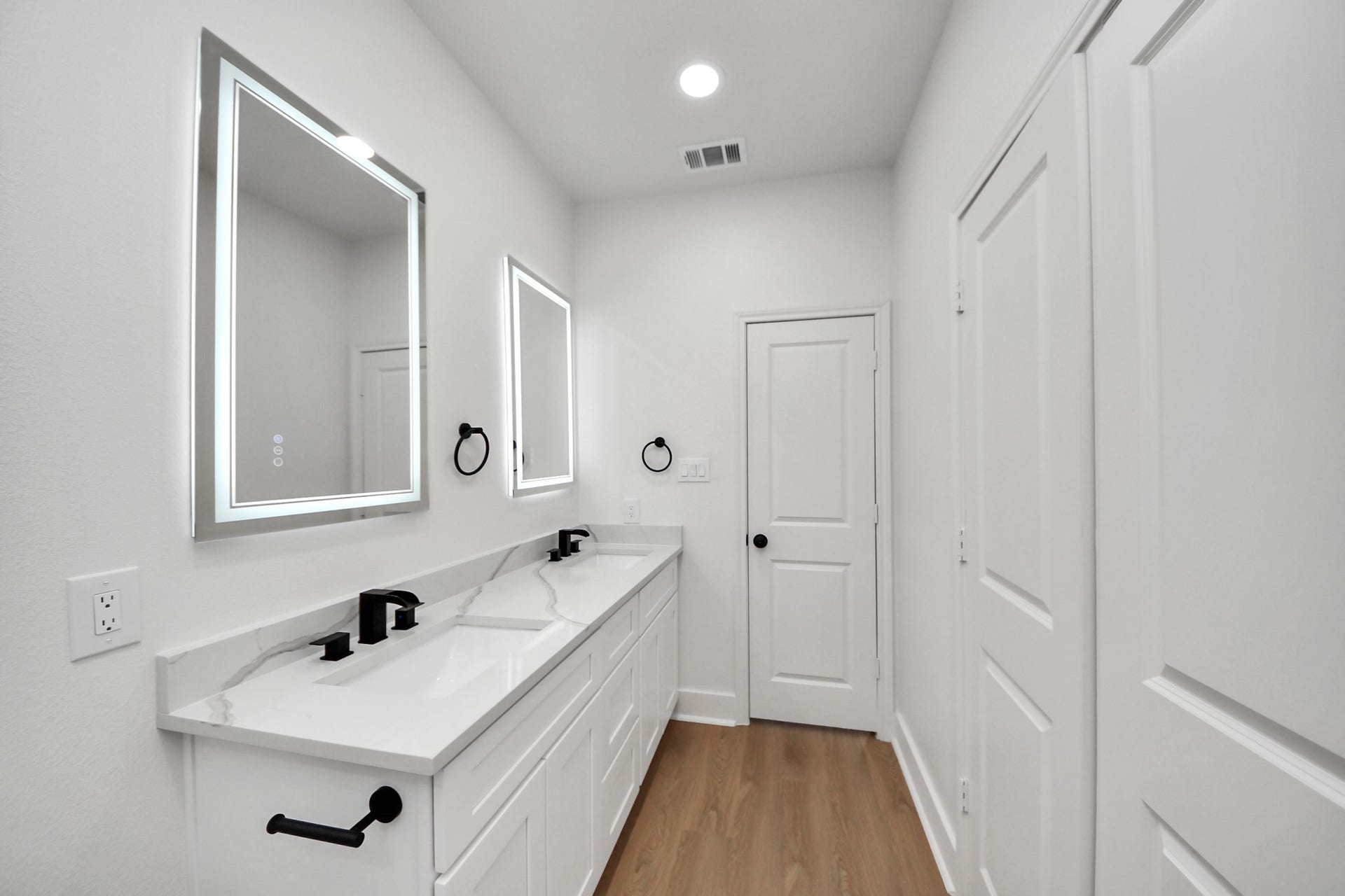 5226 Ricky Street, Houston, TX 77033 5226 Ricky Street, Houston, TX 77033
