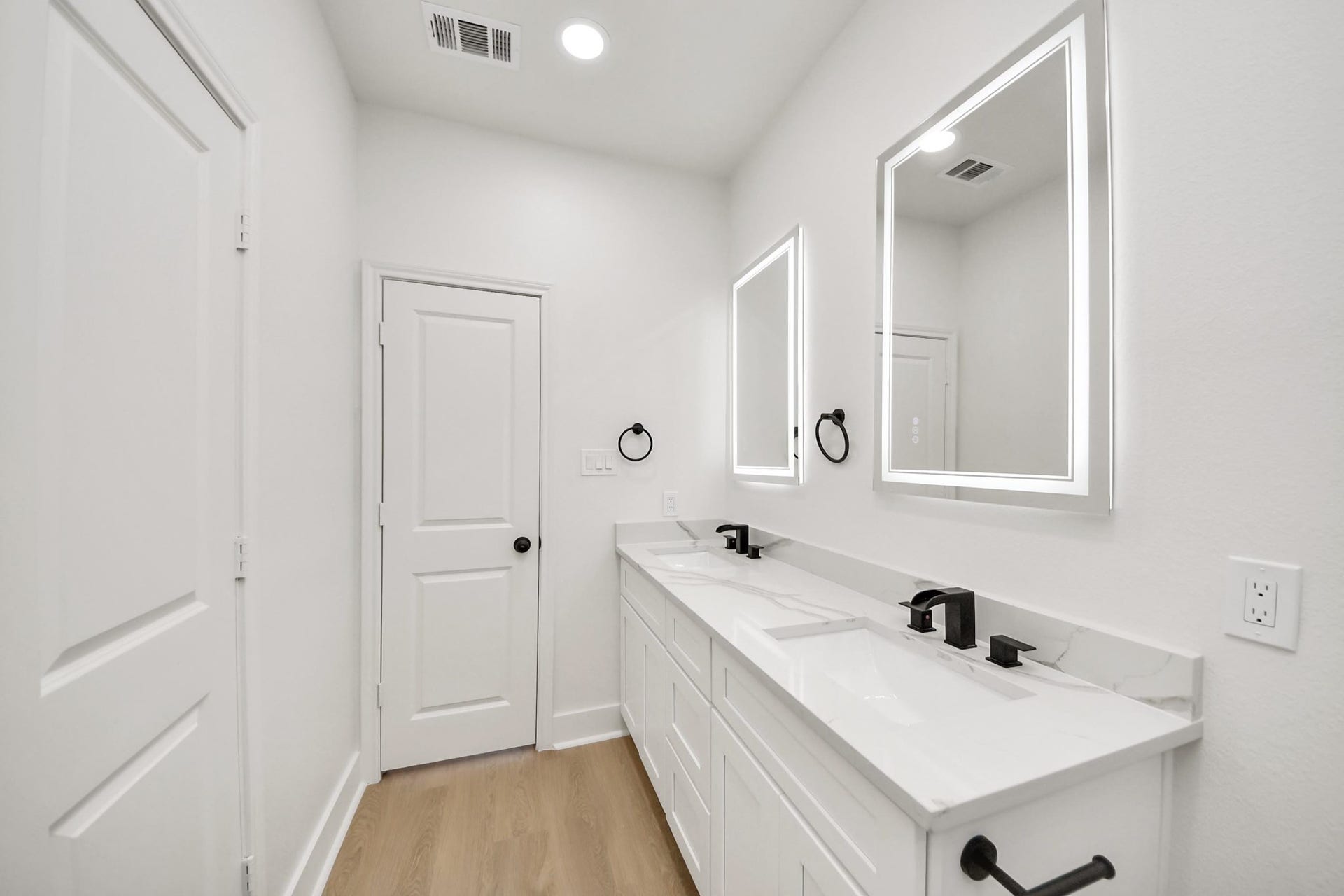 5226 Ricky Street, Houston, TX 77033 5226 Ricky Street, Houston, TX 77033