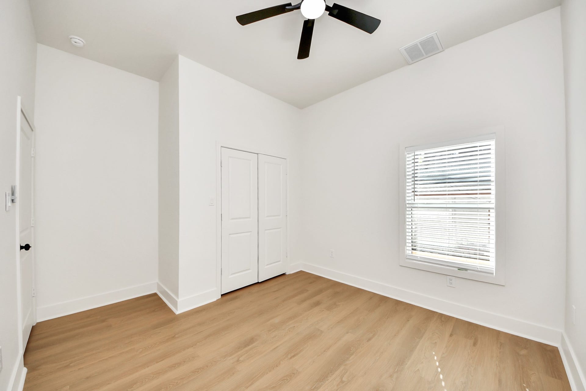 5226 Ricky Street, Houston, TX 77033 5226 Ricky Street, Houston, TX 77033