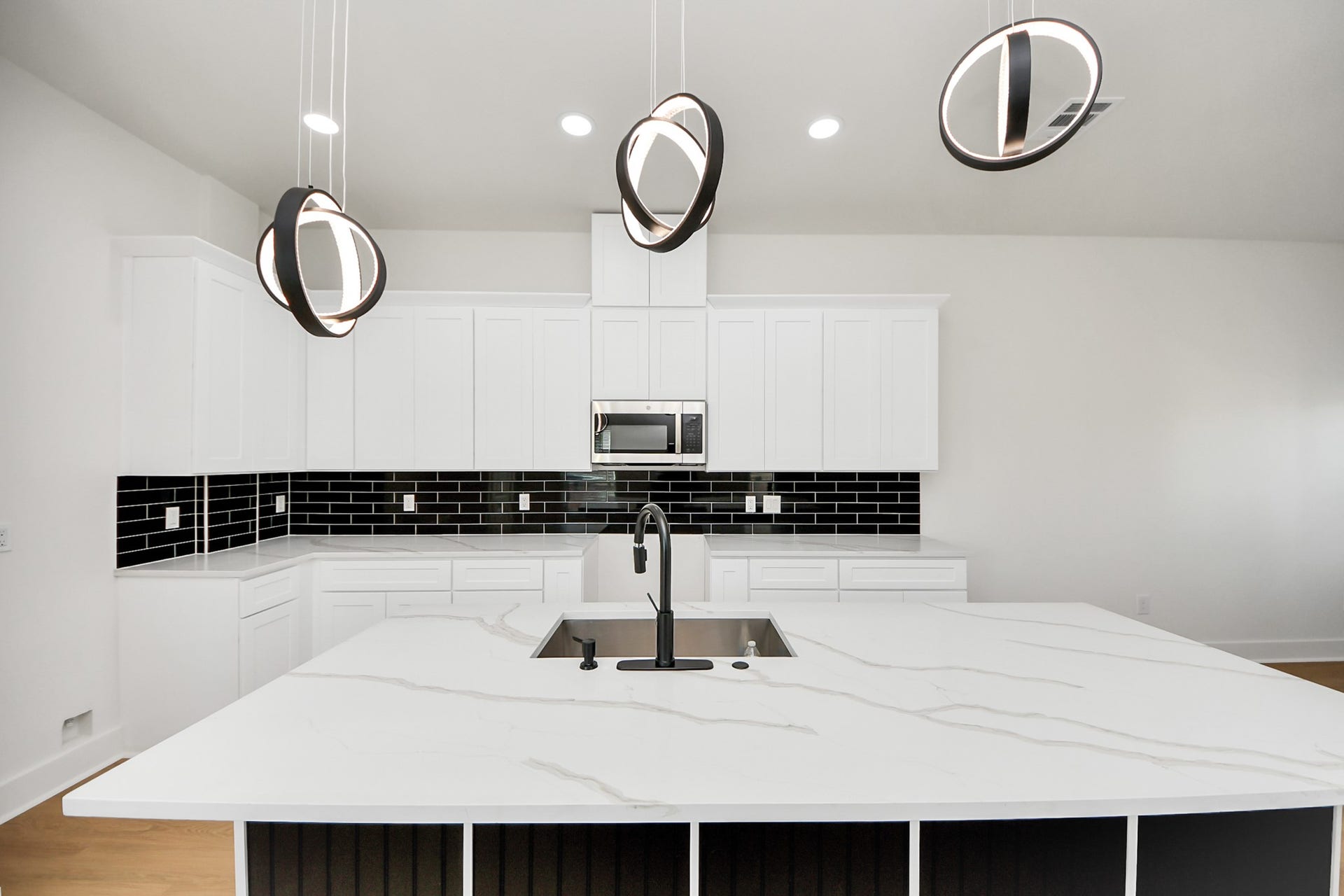 5226 Ricky Street, Houston, TX 77033 5226 Ricky Street, Houston, TX 77033