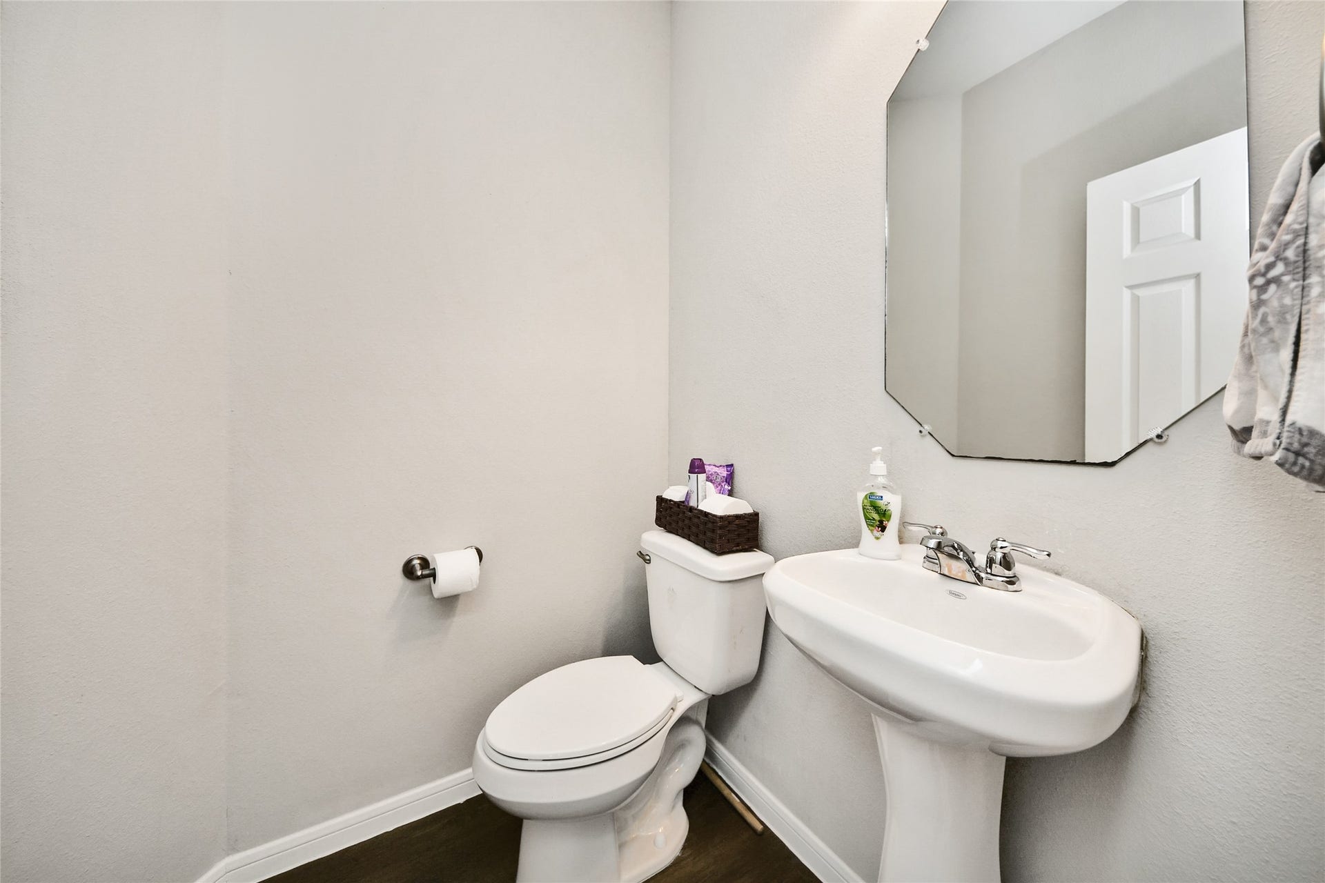 14927 Cardiff Cliff Lane, Houston, TX 77053 14927 Cardiff Cliff Lane, Houston, TX 77053